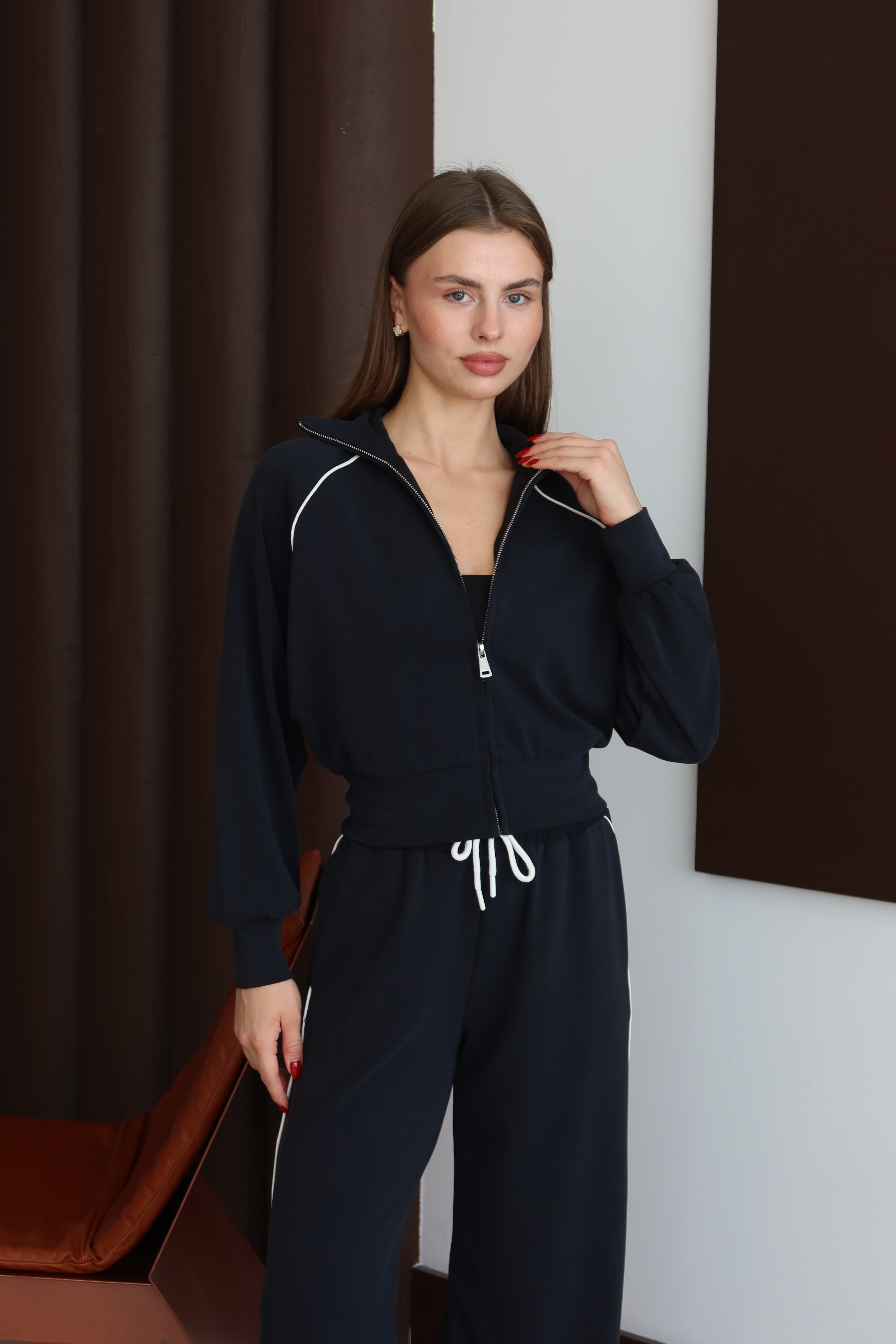 Siyah Biye Detaylı Beli Lastikli Eşofman Takım