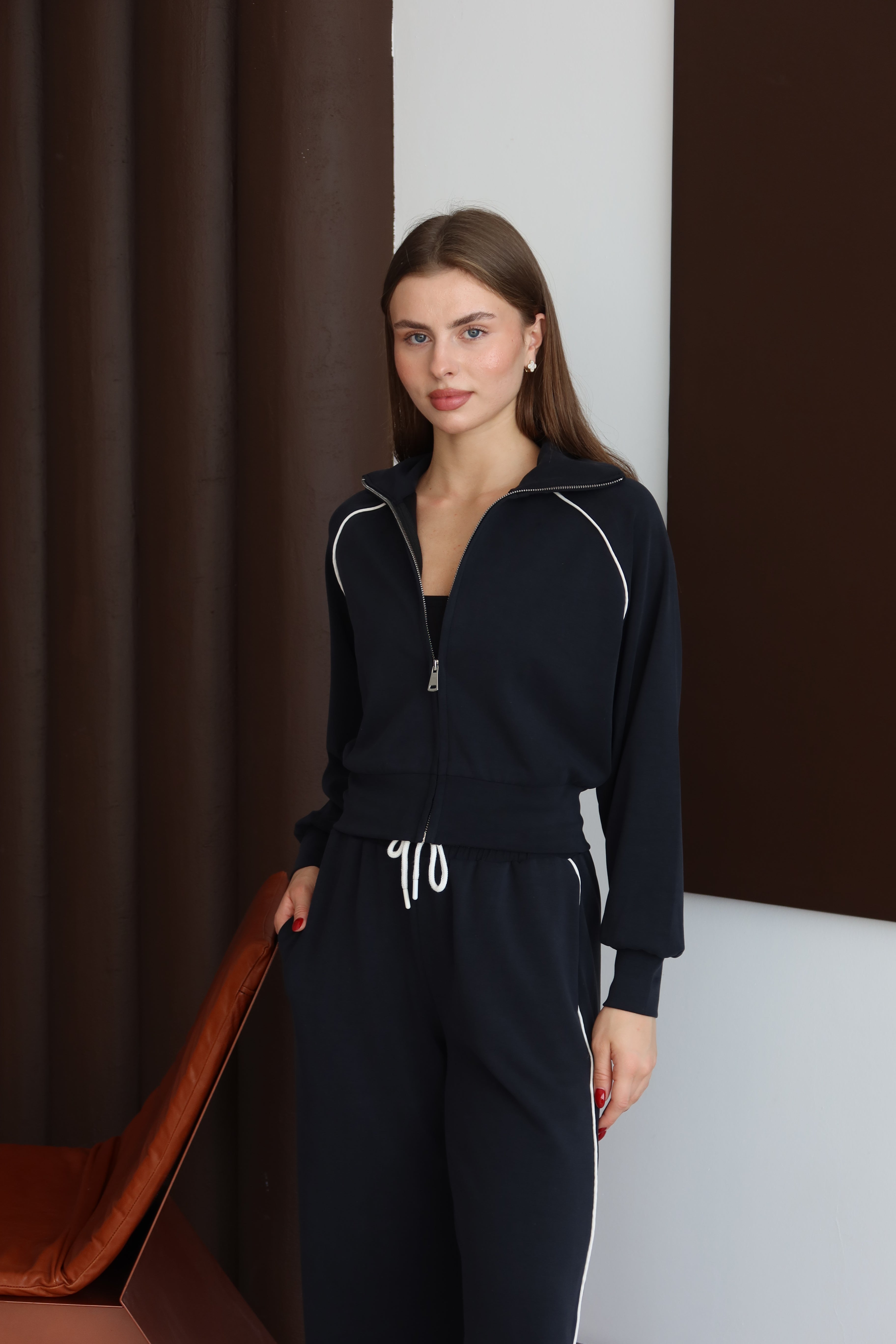 Siyah Biye Detaylı Beli Lastikli Eşofman Takım