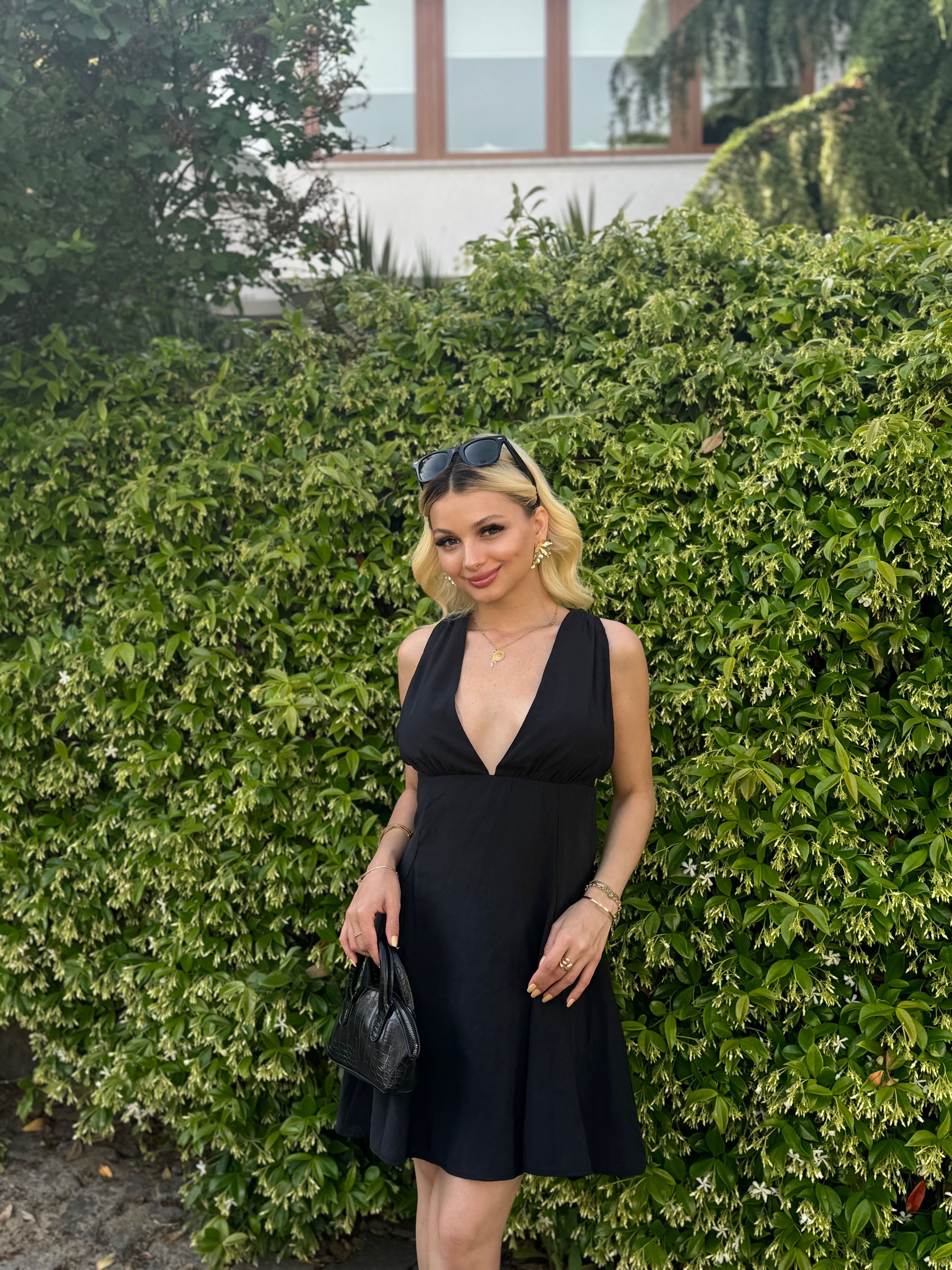 Siyah Askılı Volanlı Kısa Elbise