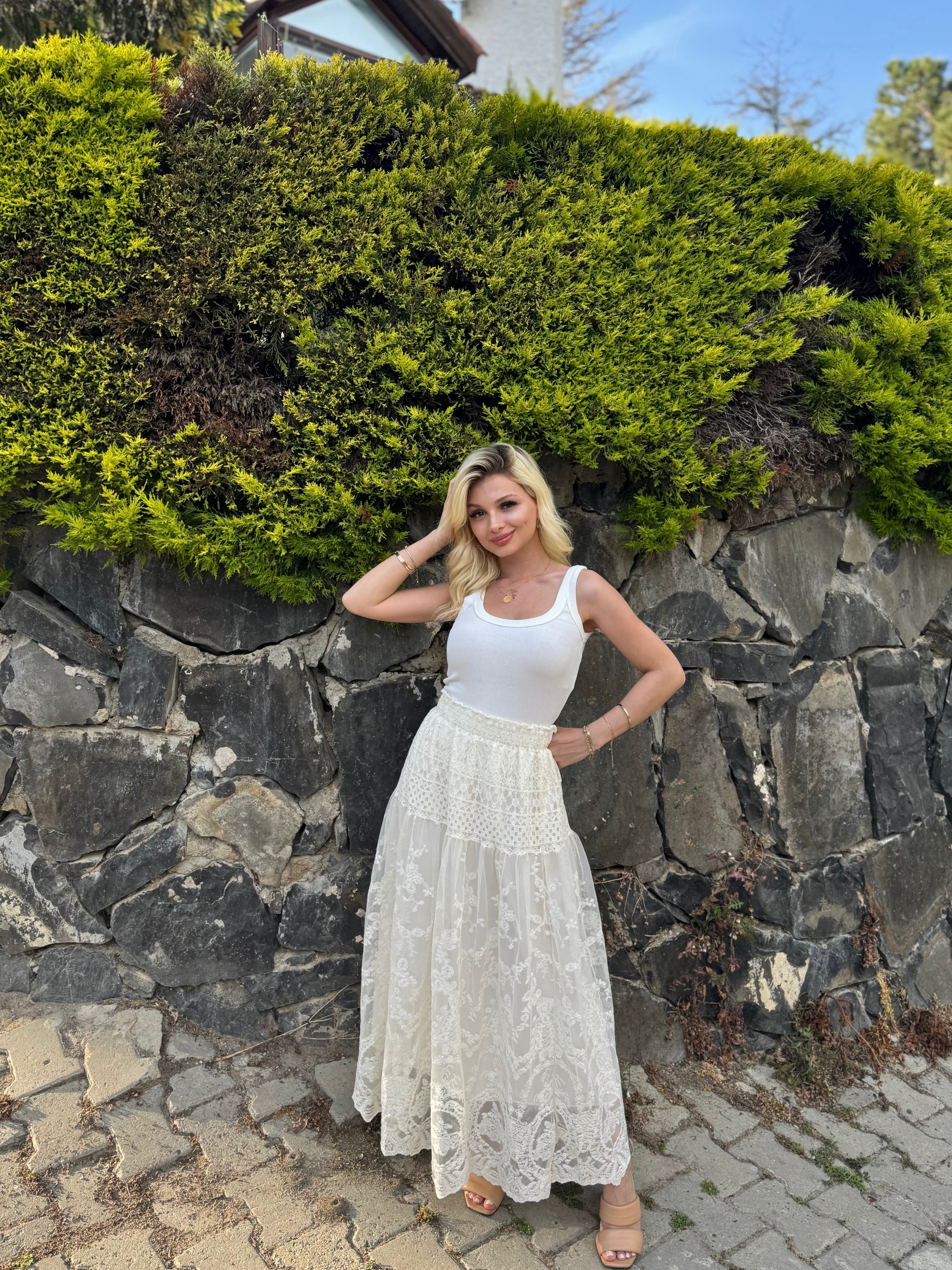 Ekru Dantel İşlemeli Astarlı Etek