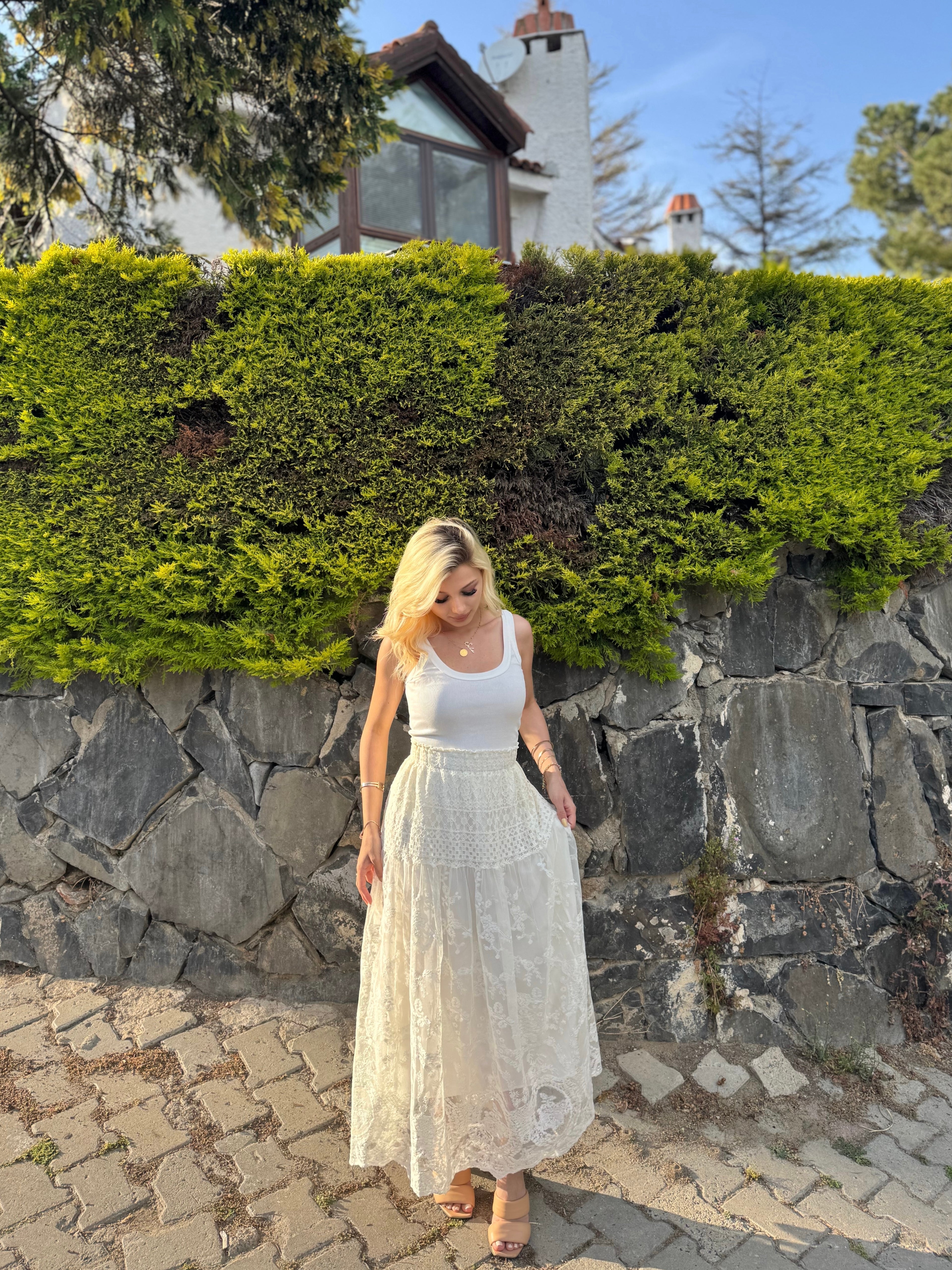 Ekru Dantel İşlemeli Astarlı Etek