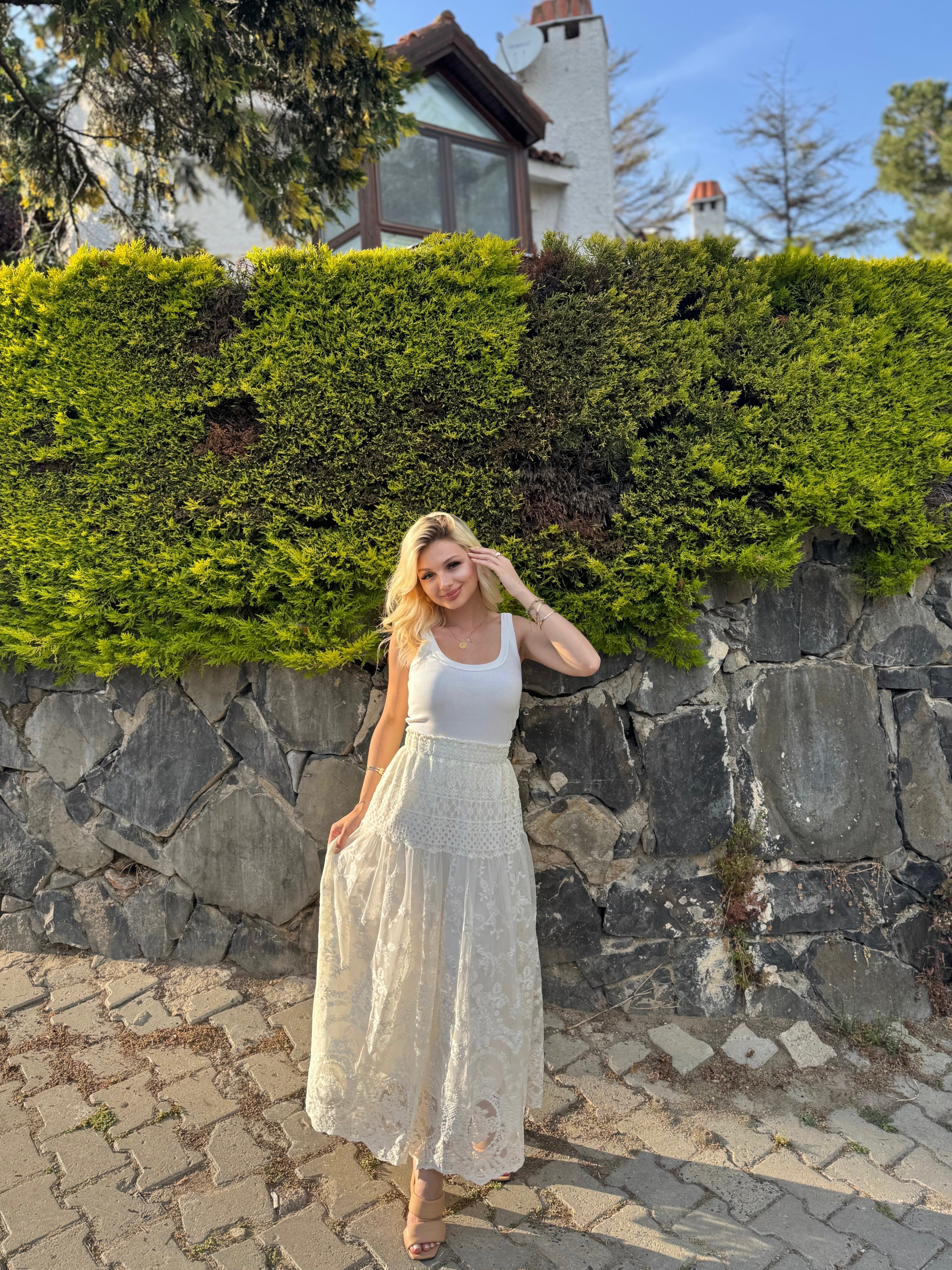 Ekru Dantel İşlemeli Astarlı Etek