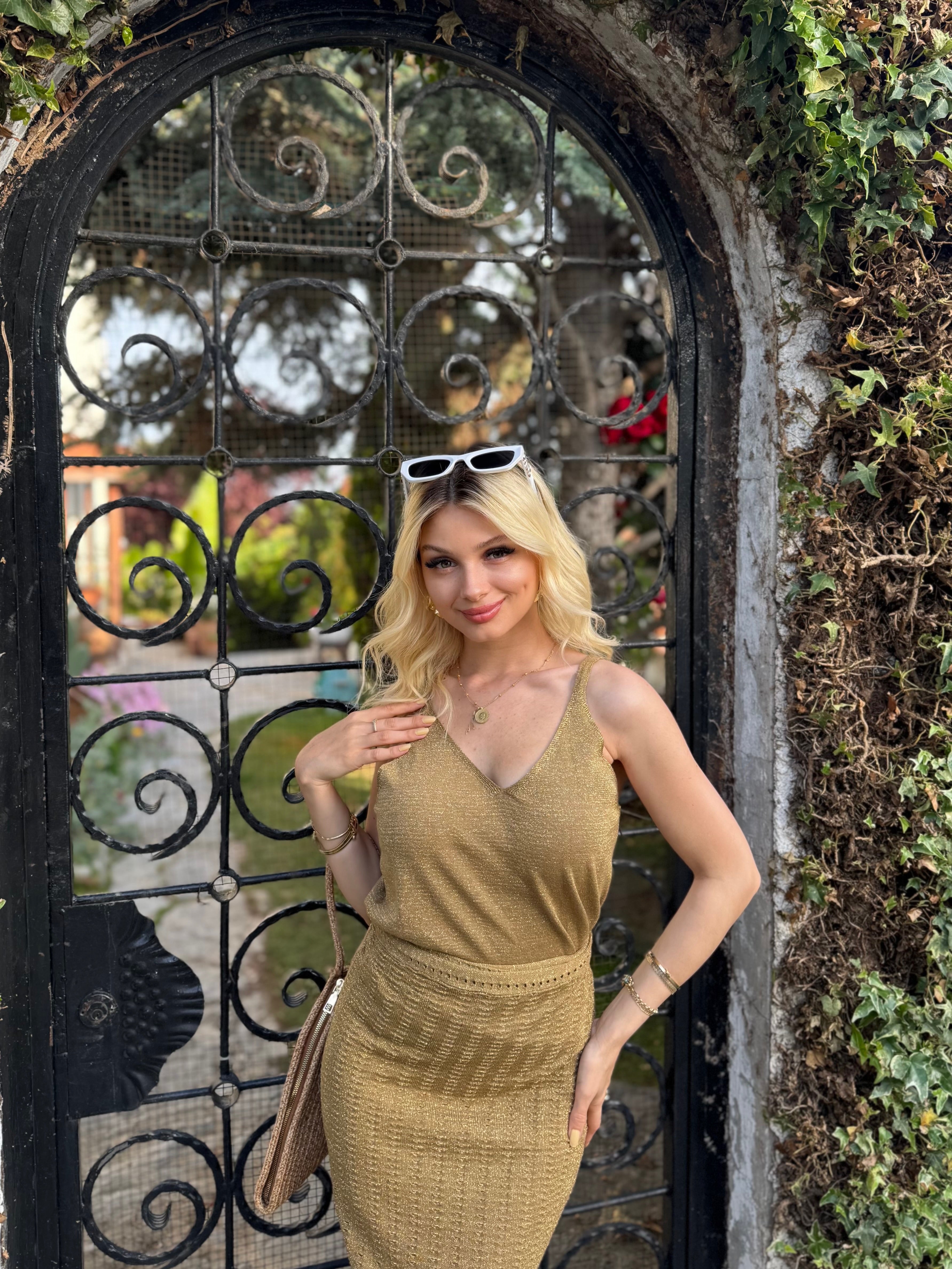 Simli Gold Askılı Bluz