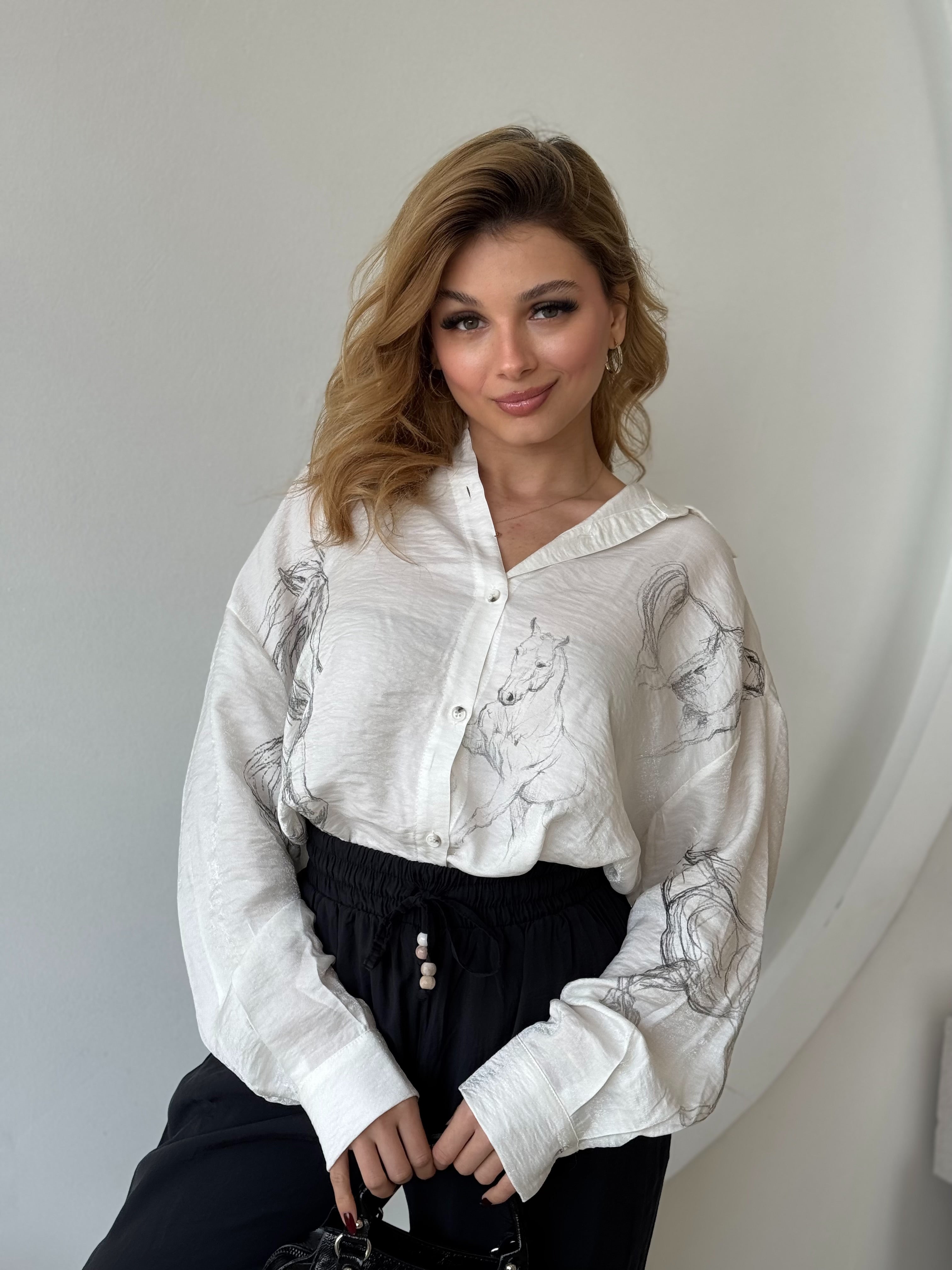 Ekru-Siyah At Desenli Düğmeli Gömlek