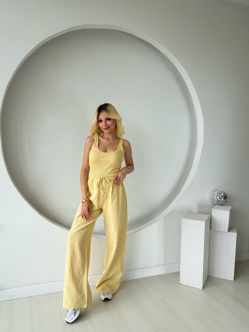 Beli Bağcıklı Keten Pantolon