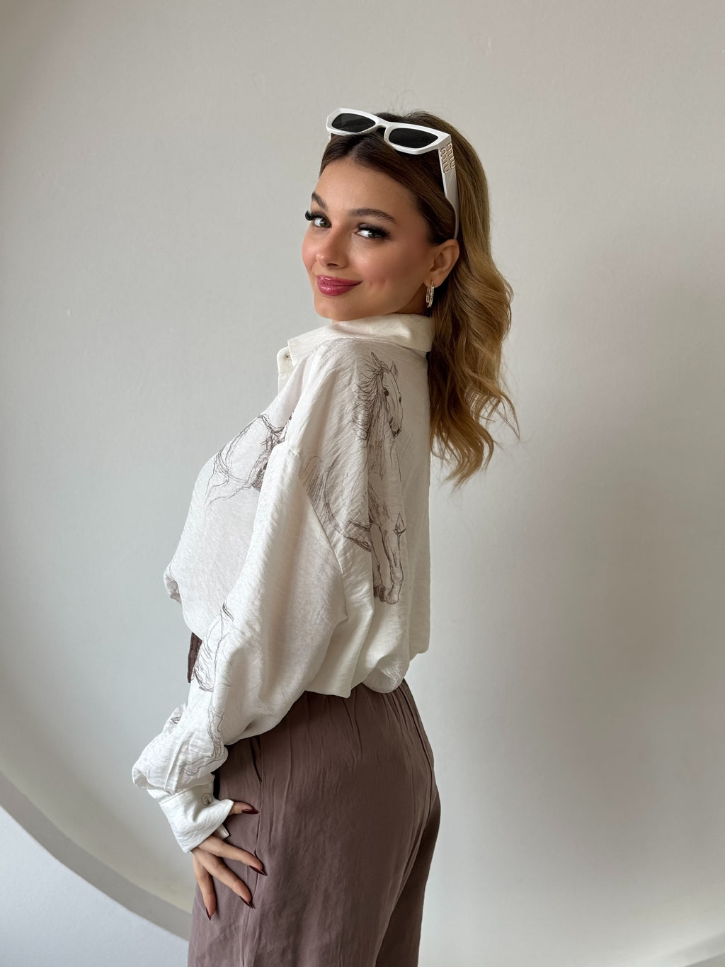 Ekru -Kahverengi At Desenli Düğmeli Gömlek