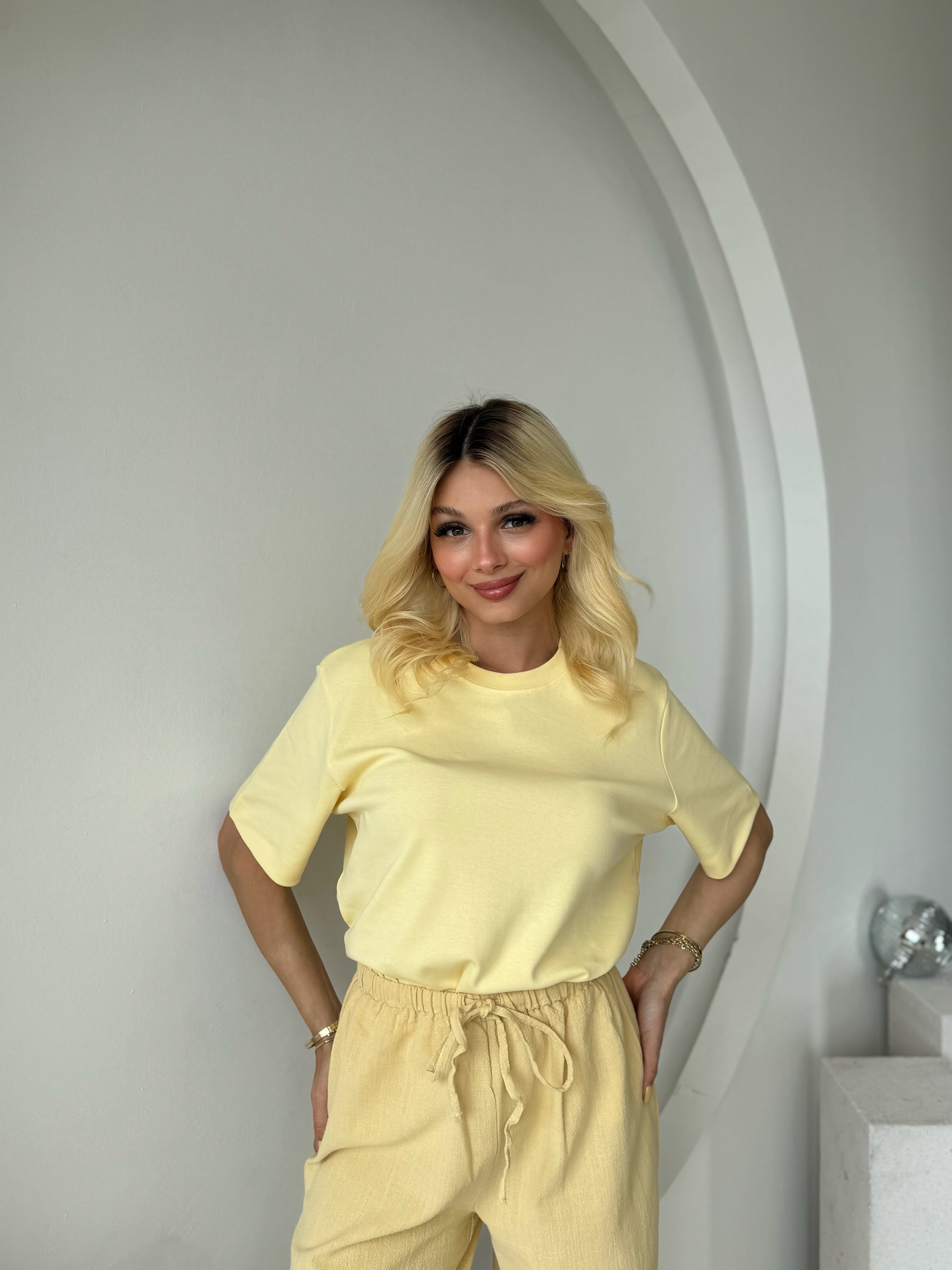 Sarı Bisiklet Yaka Basic Tshirt