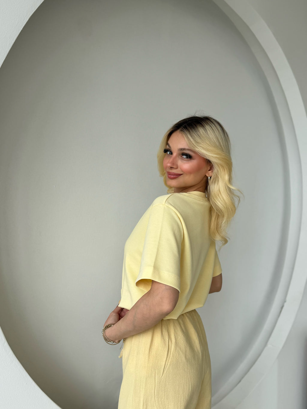 Sarı Bisiklet Yaka Basic Tshirt