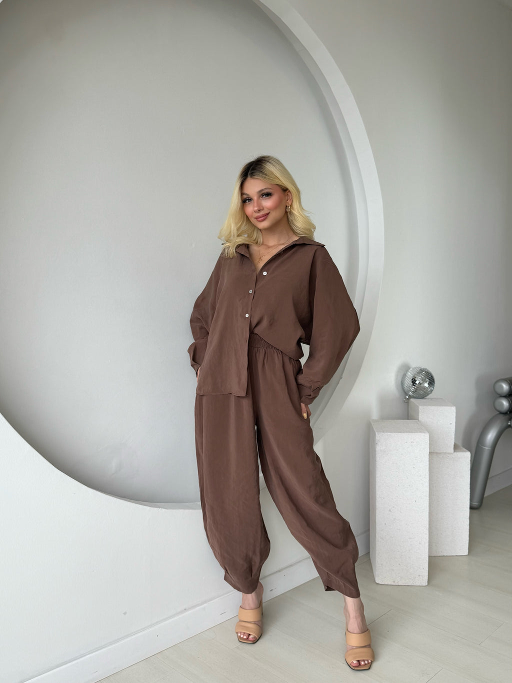 Kahverengi Gömlek Pantolon Tensel Takım