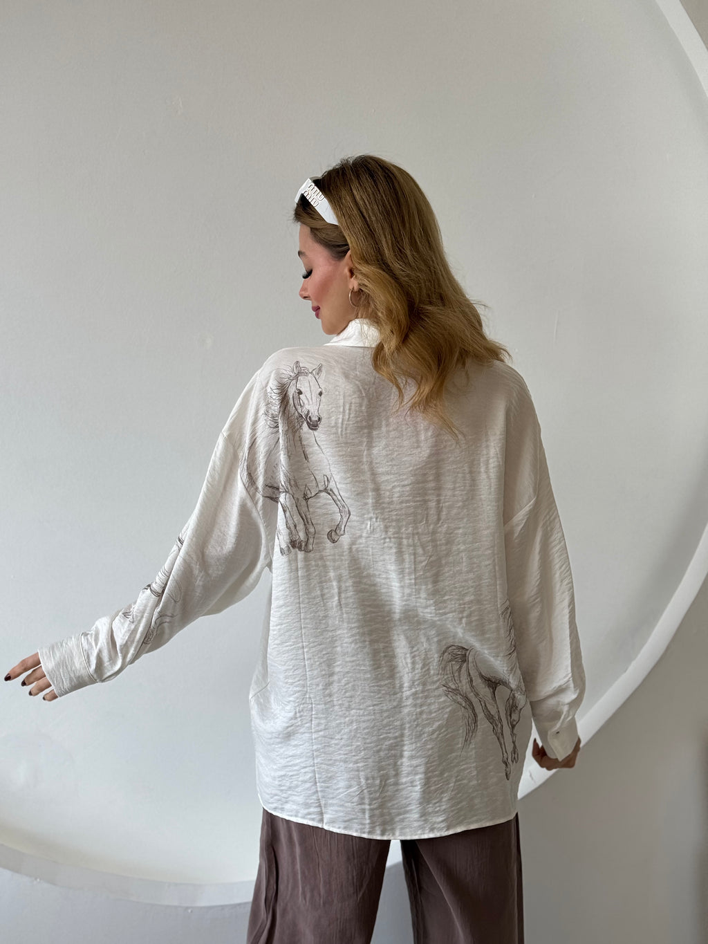 Ekru -Kahverengi At Desenli Düğmeli Gömlek