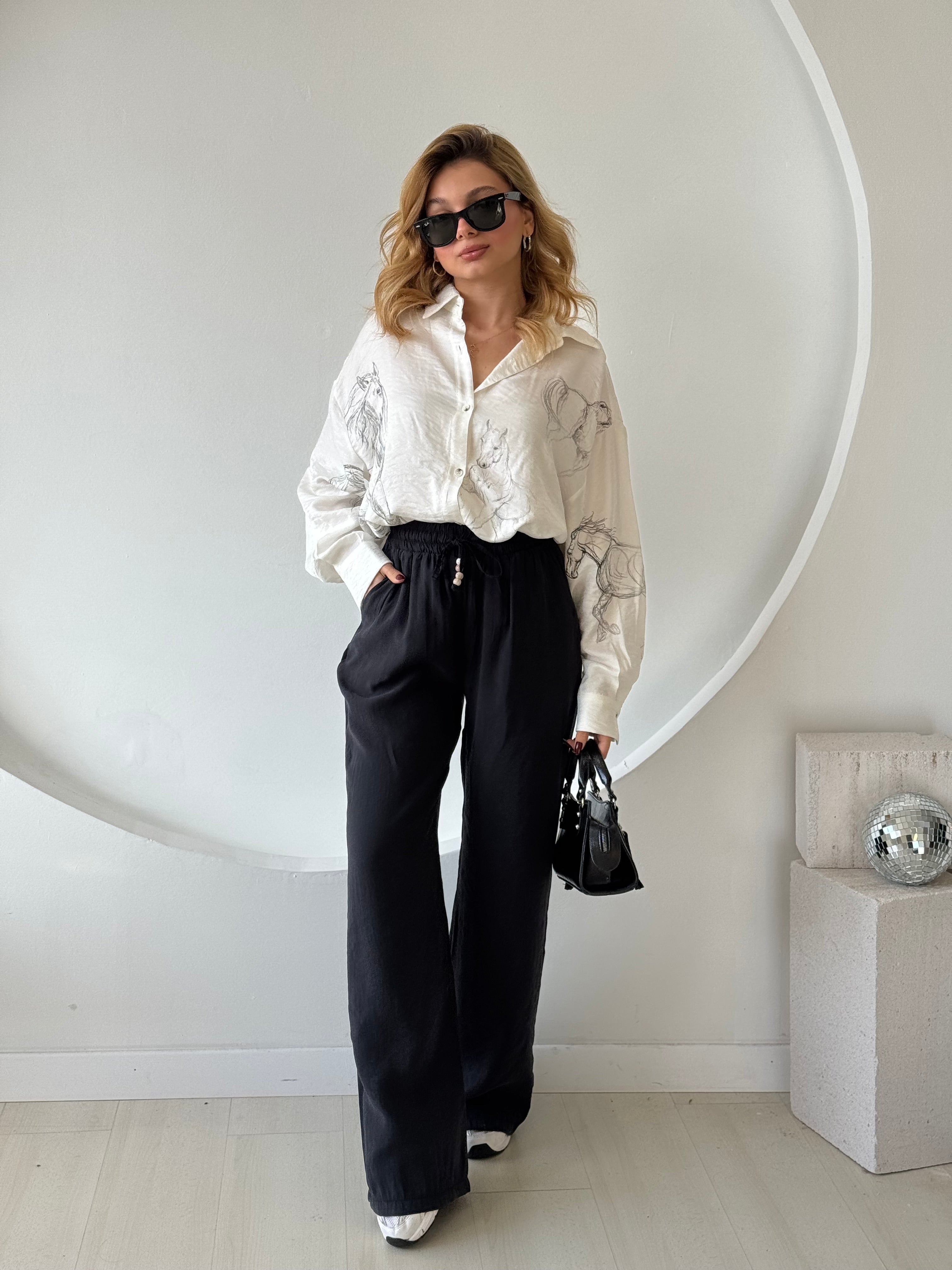 Ekru-Siyah At Desenli Düğmeli Gömlek