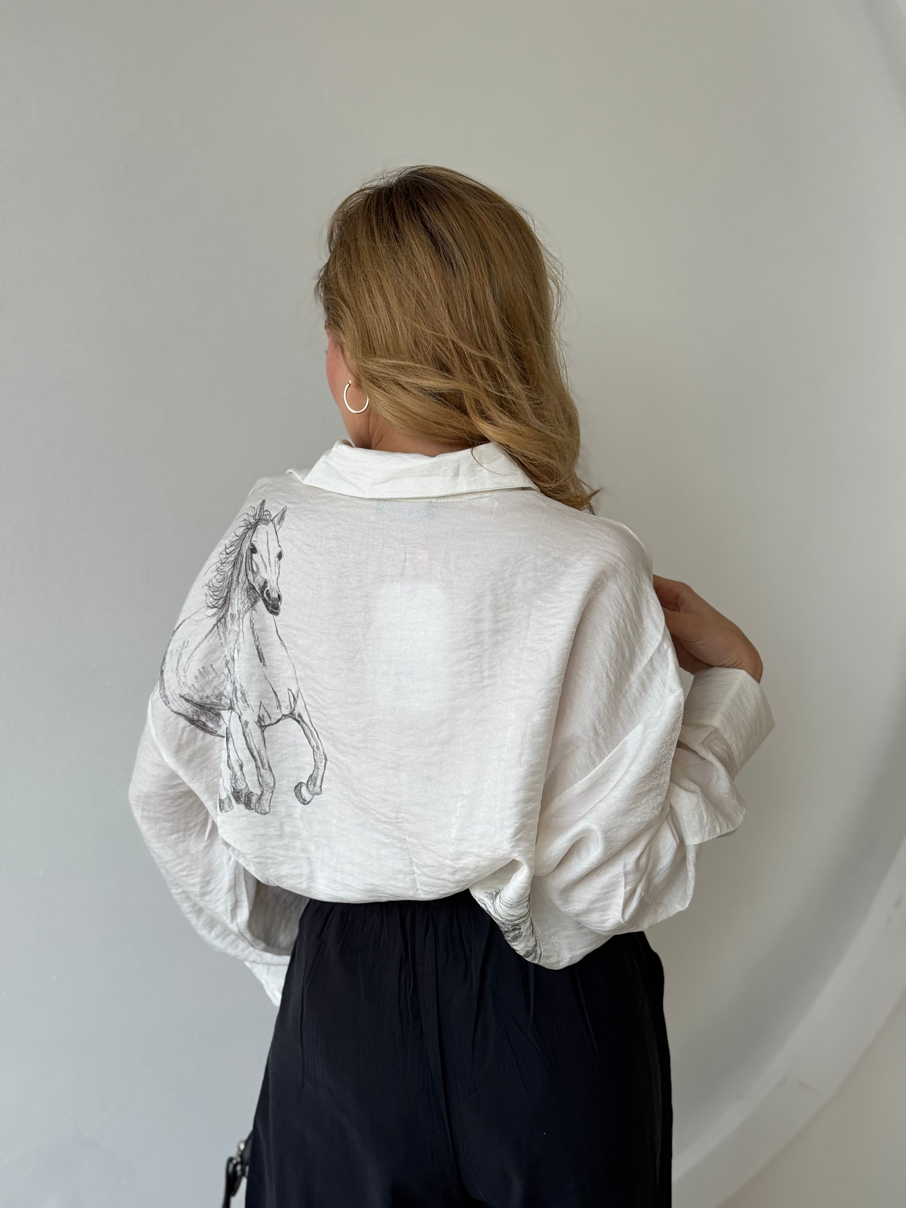 Ekru-Siyah At Desenli Düğmeli Gömlek