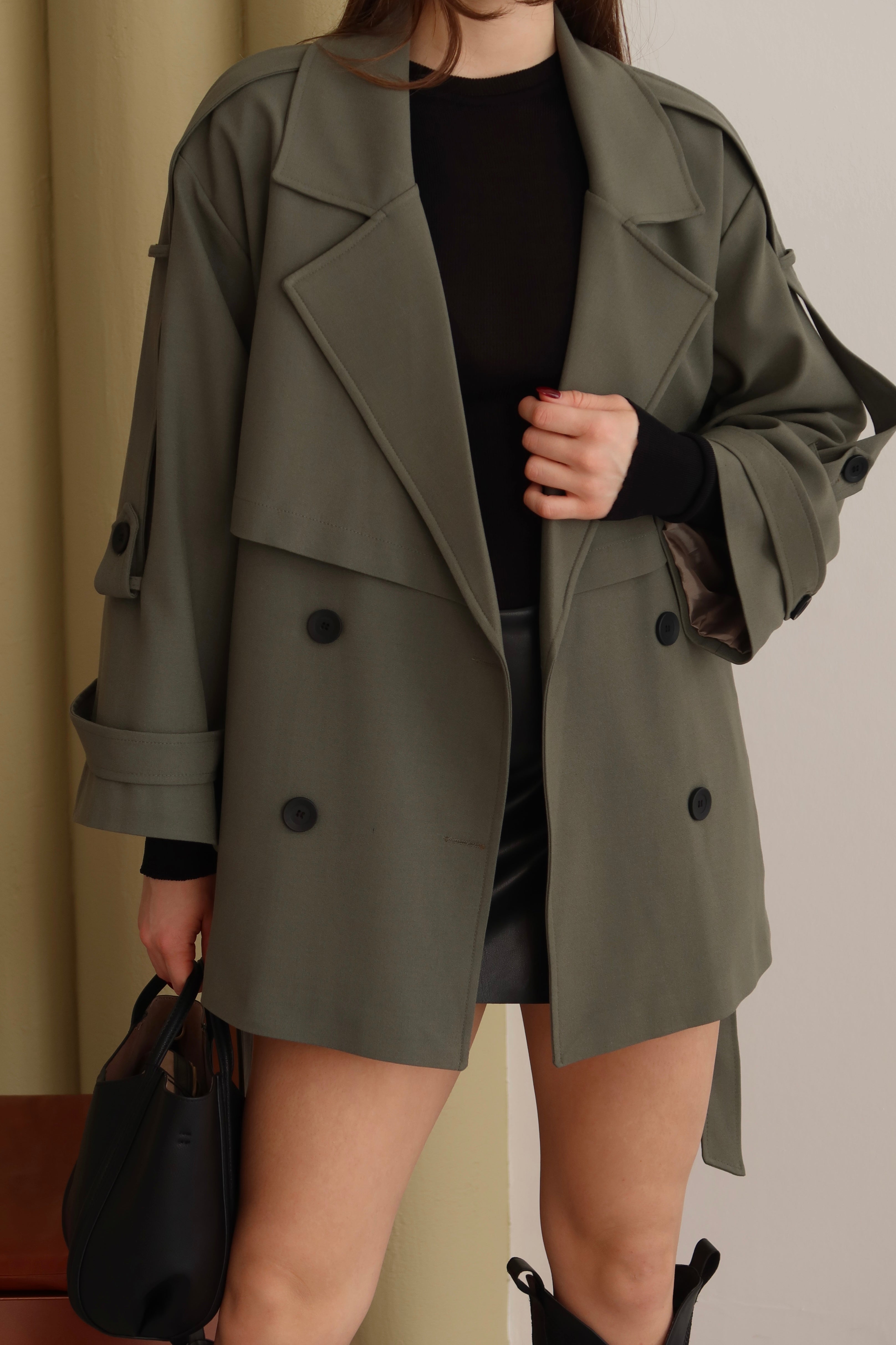 HAKİ DÜĞME VE KUŞAK DETAYLI TRENÇKOT