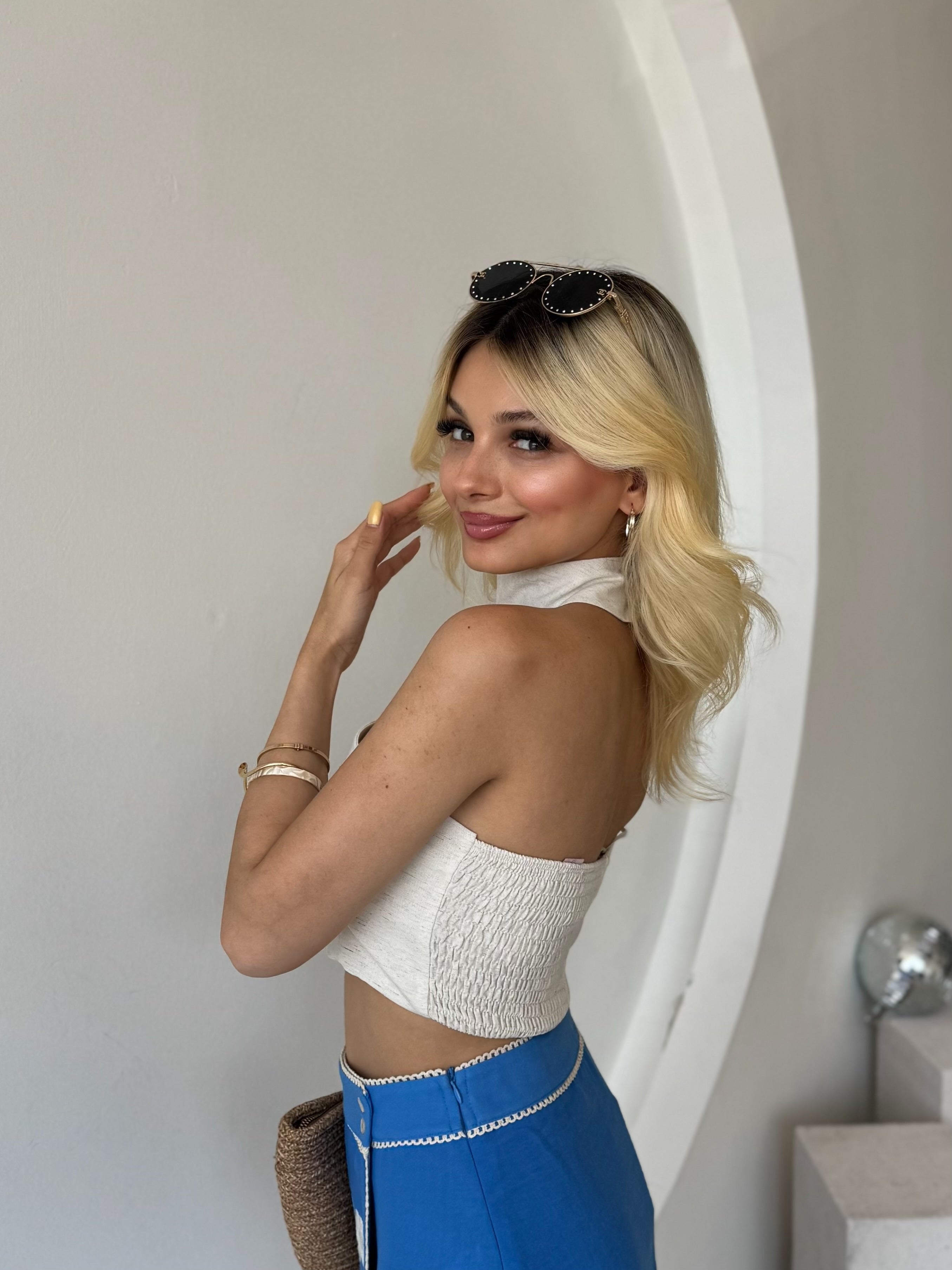 Boyun Detaylı Keten Crop Bluz