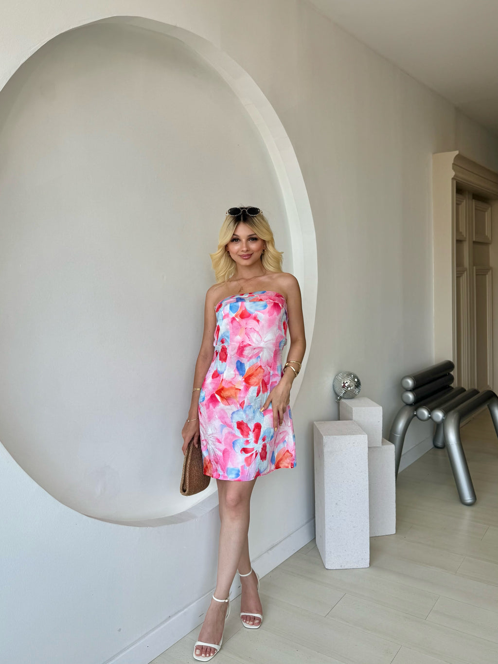 Renkli Çiçek Desenli Straplez Mini Elbise Pembe