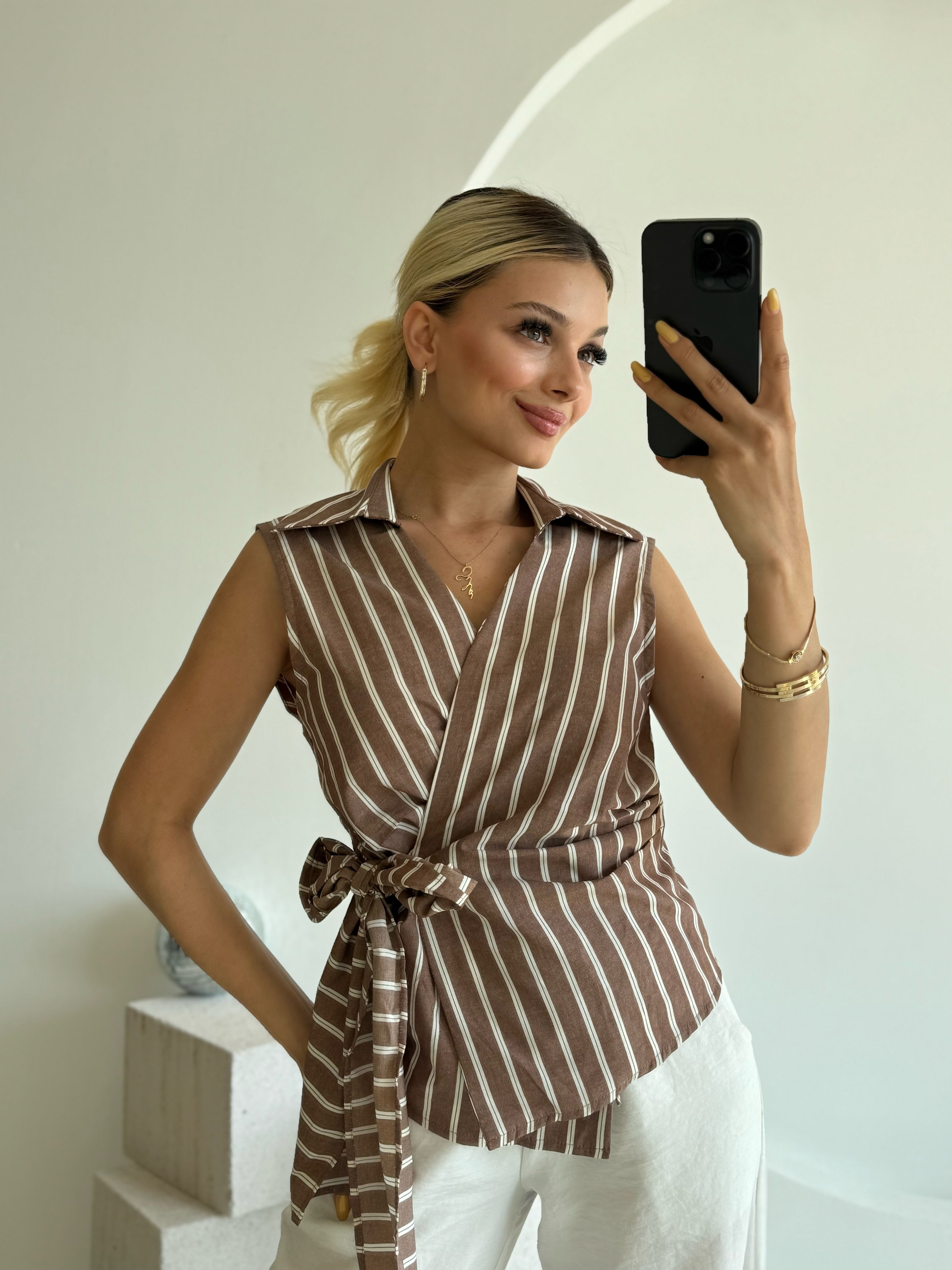 Kahverengi Bağlama Detaylı Kolsuz Çizgili Gömlek