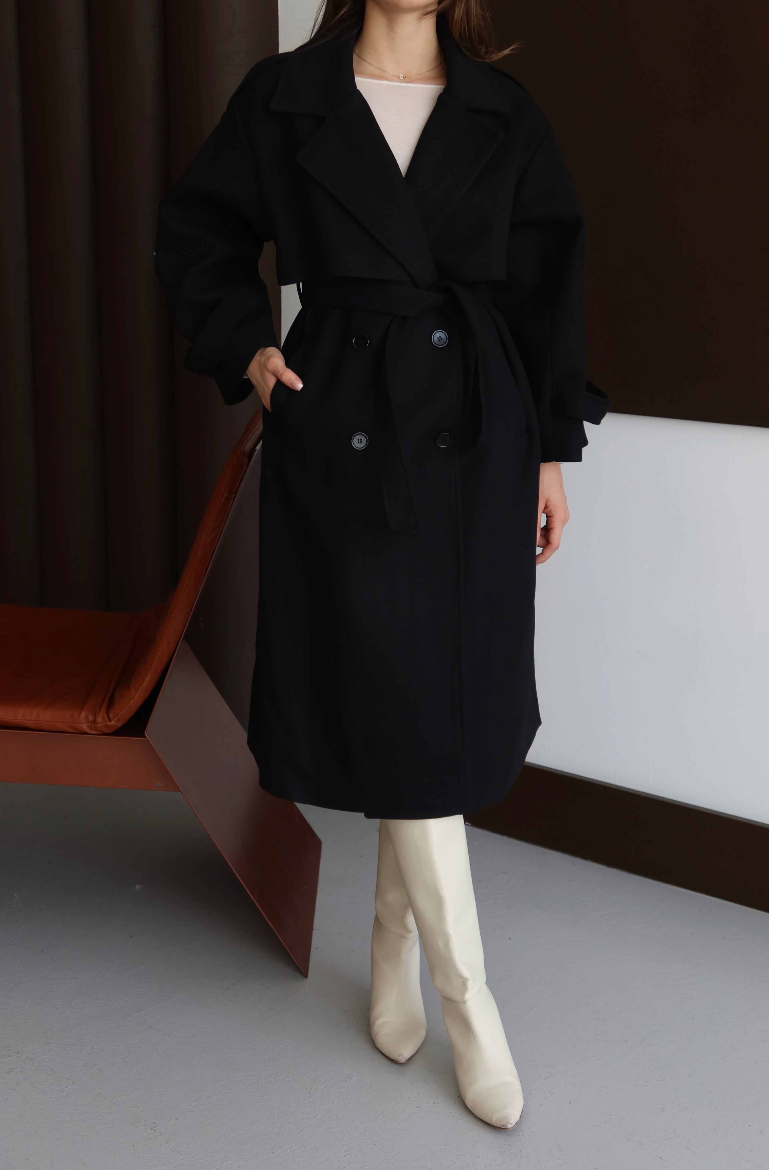 SİYAH KUŞAKLI OMUZU APOLETLİ KABAN