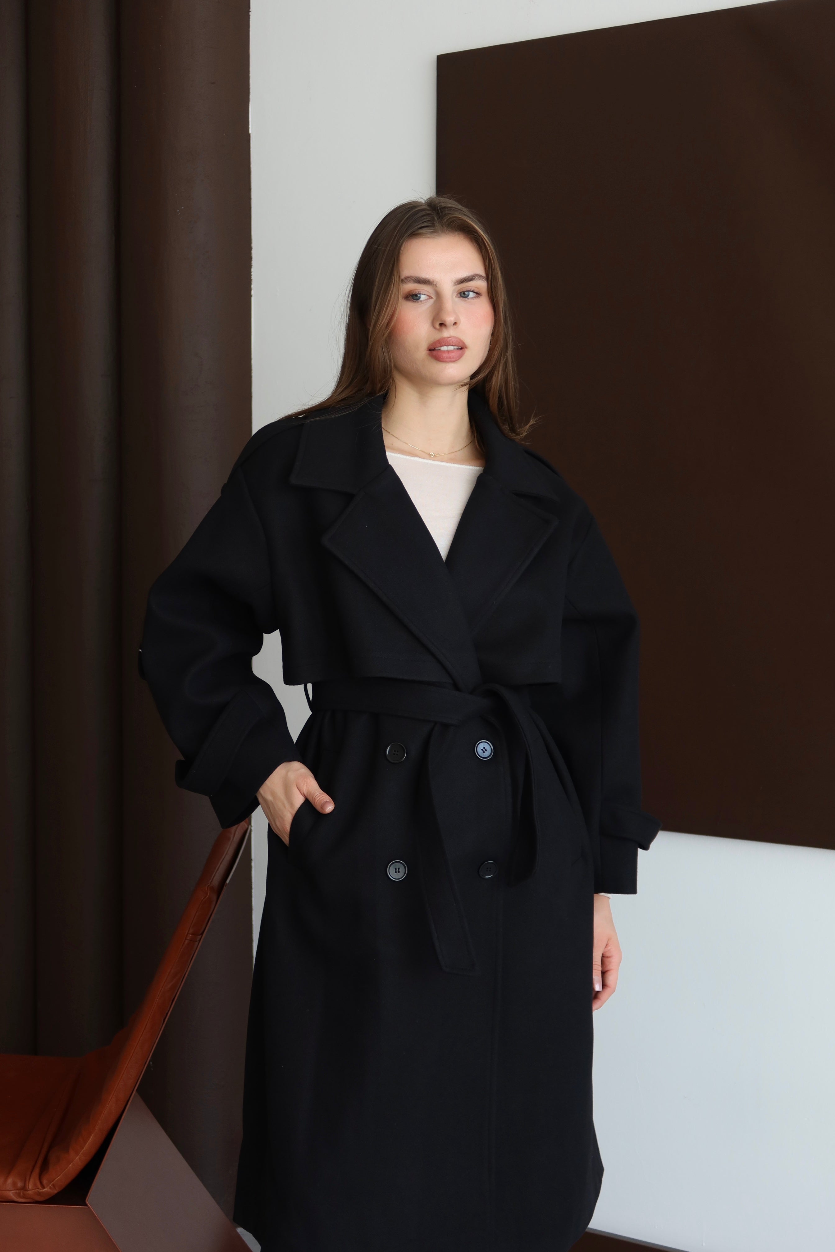 SİYAH KUŞAKLI OMUZU APOLETLİ KABAN