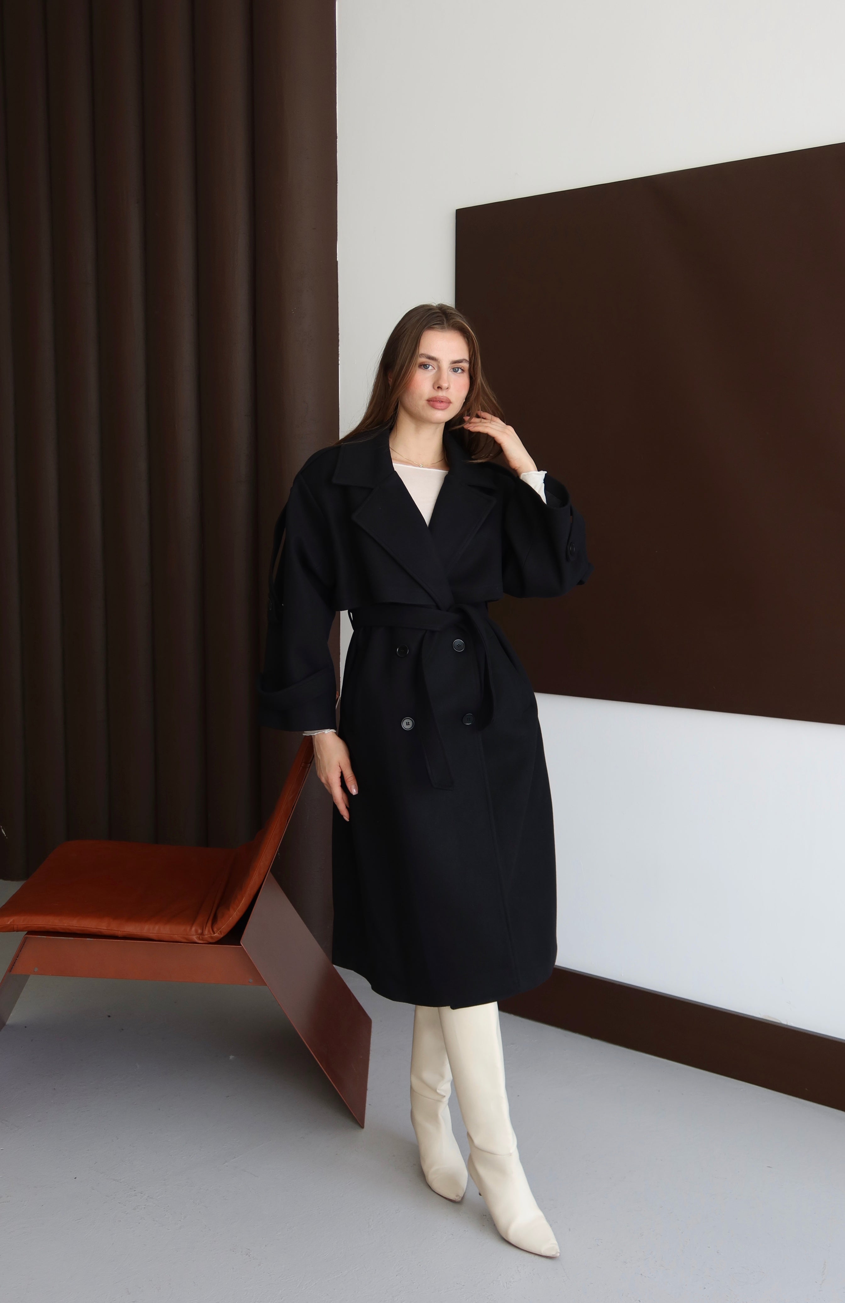 SİYAH KUŞAKLI OMUZU APOLETLİ KABAN