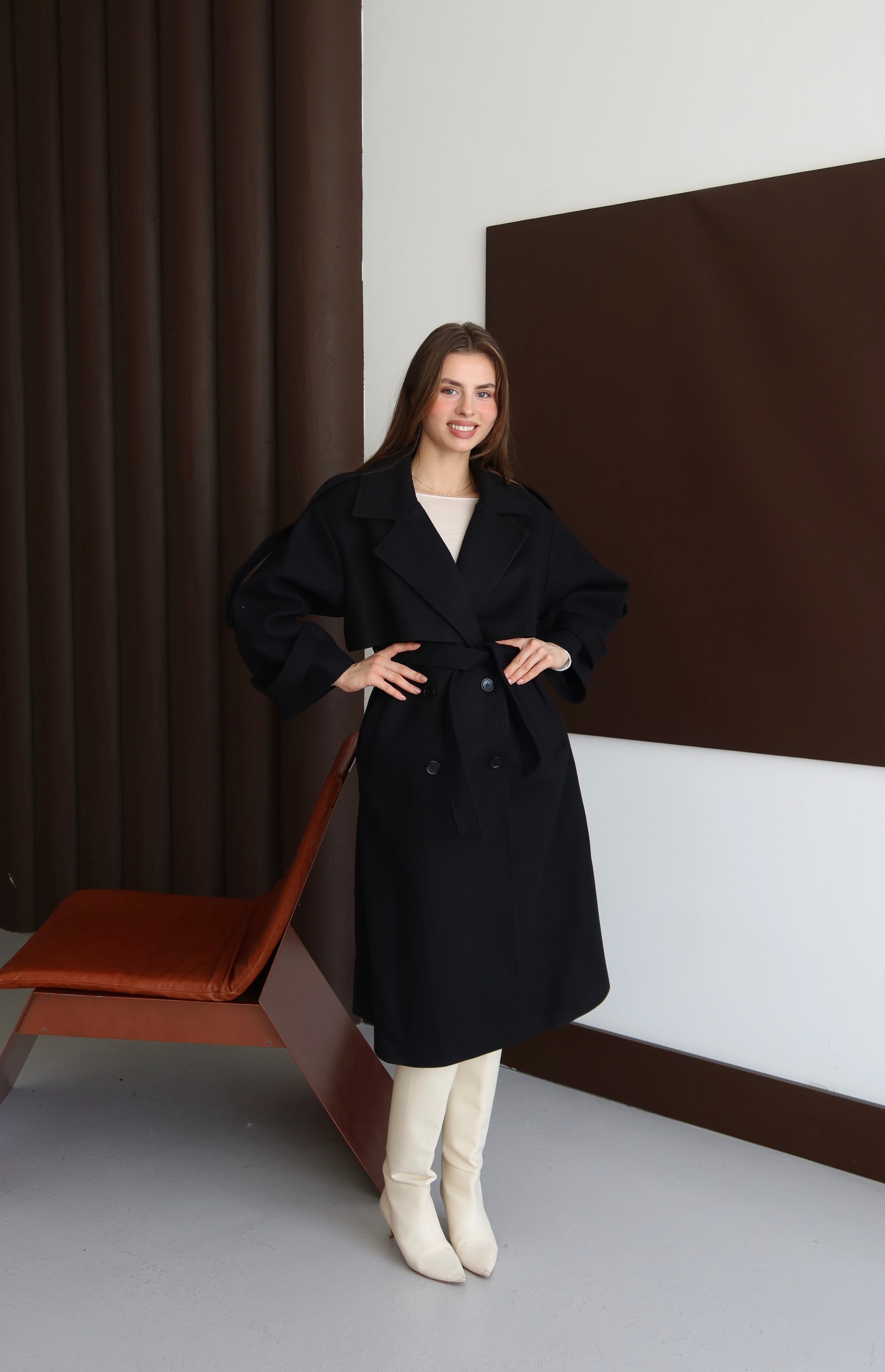 SİYAH KUŞAKLI OMUZU APOLETLİ KABAN