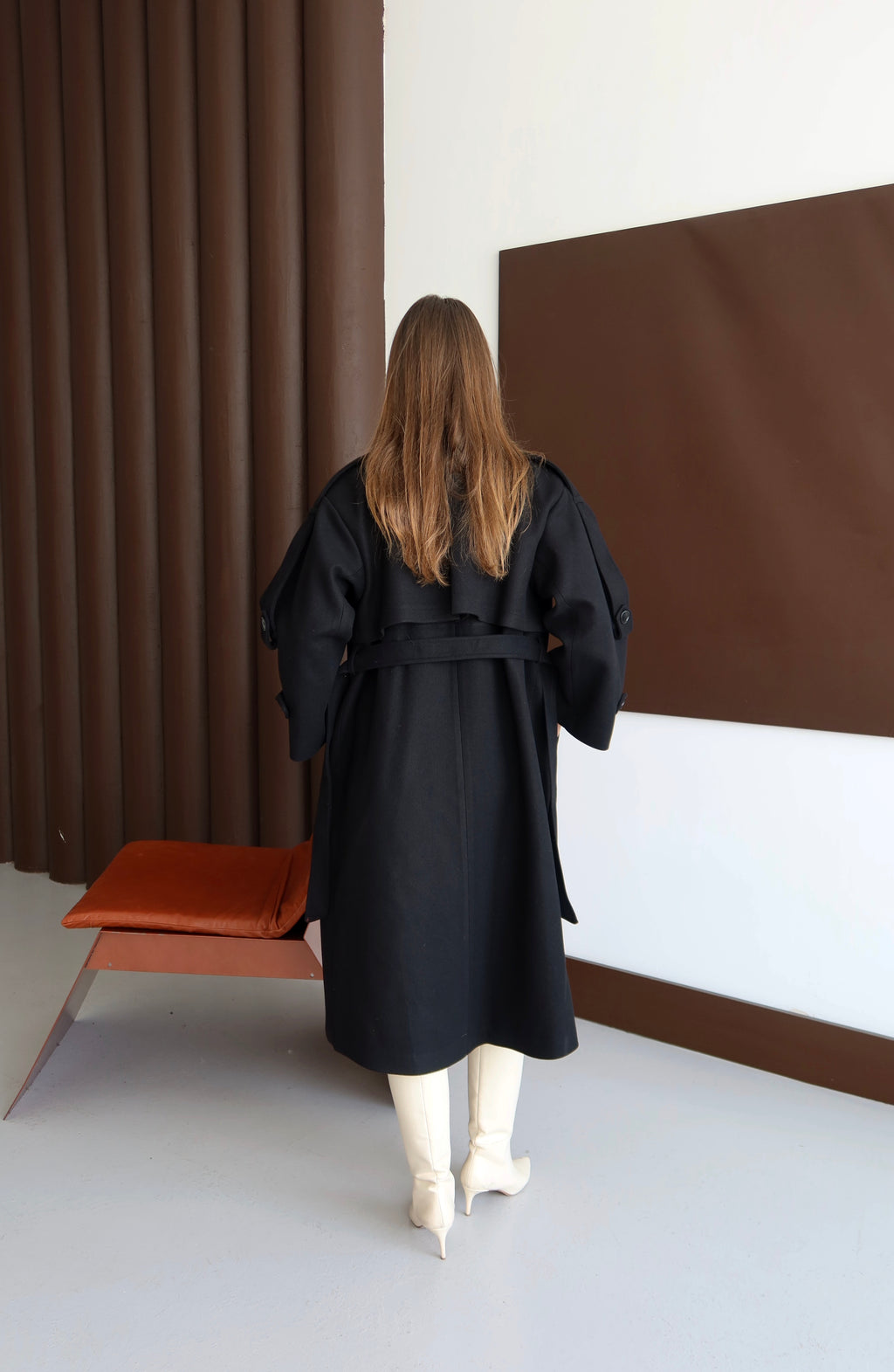 SİYAH KUŞAKLI OMUZU APOLETLİ KABAN