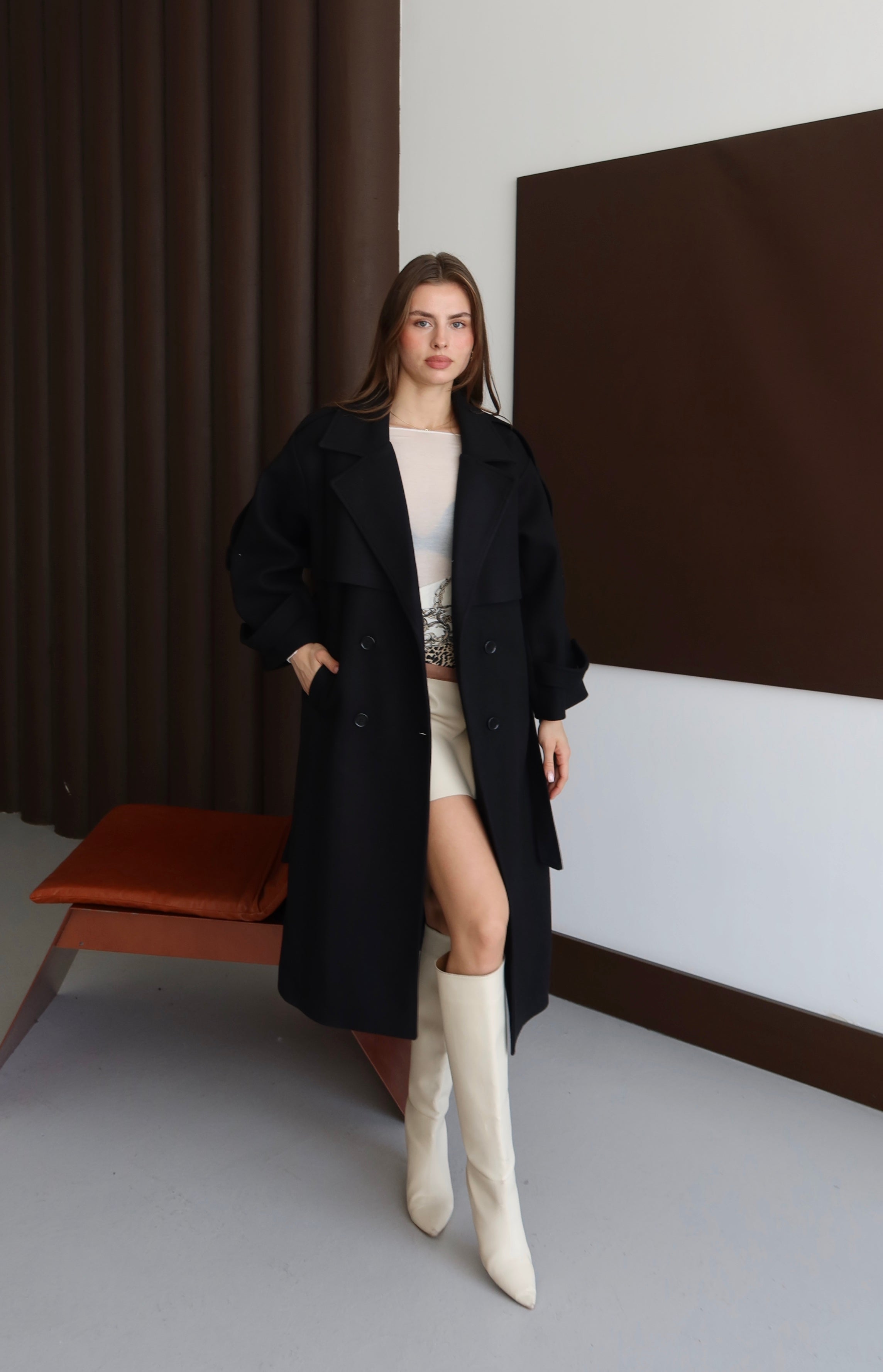 SİYAH KUŞAKLI OMUZU APOLETLİ KABAN