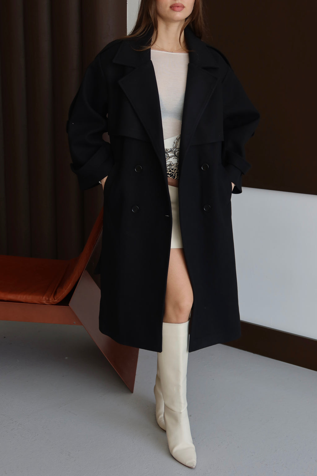 SİYAH KUŞAKLI OMUZU APOLETLİ KABAN