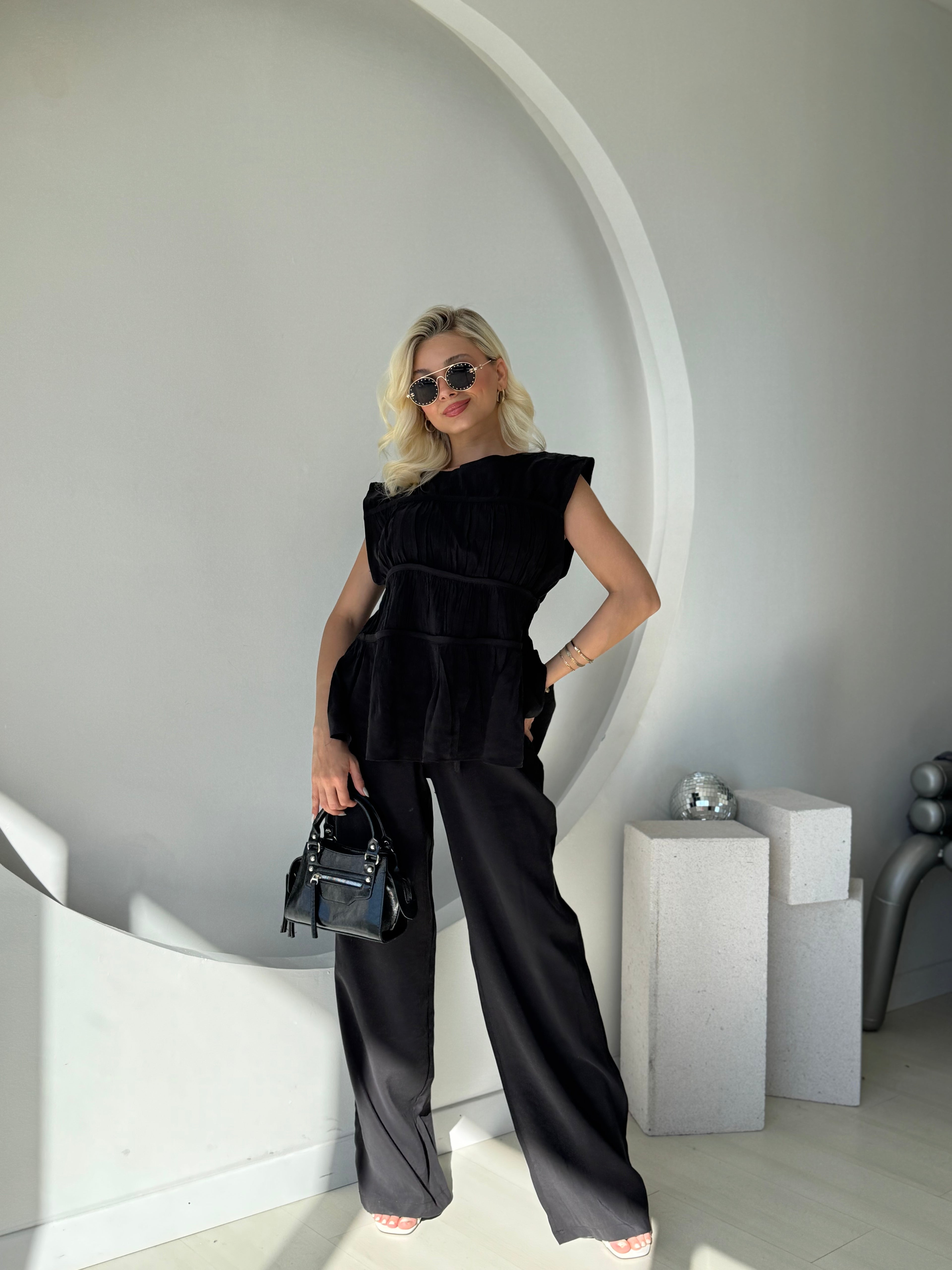 Siyah Nervürlü Bluz Pantolon Takım