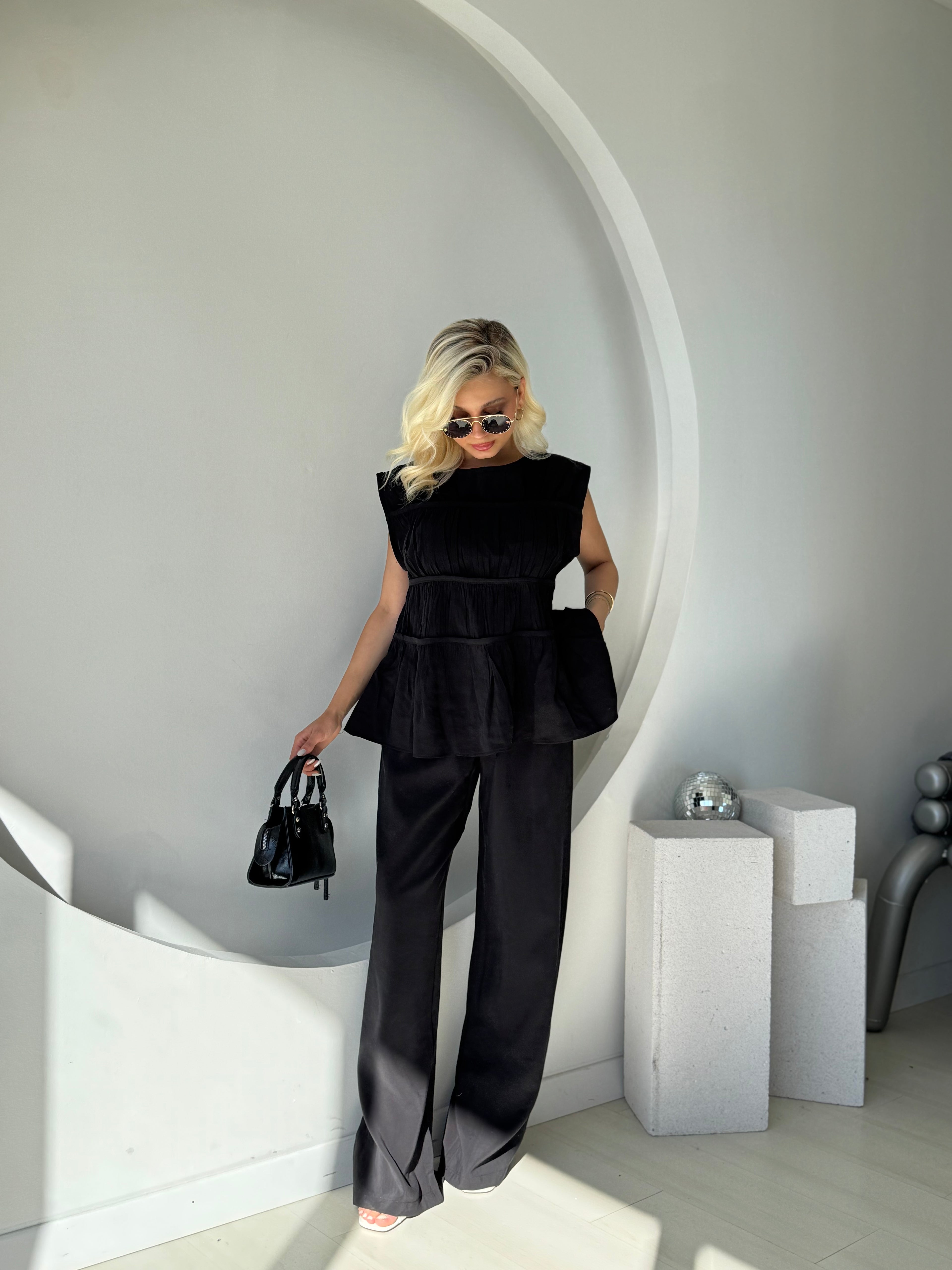 Siyah Nervürlü Bluz Pantolon Takım