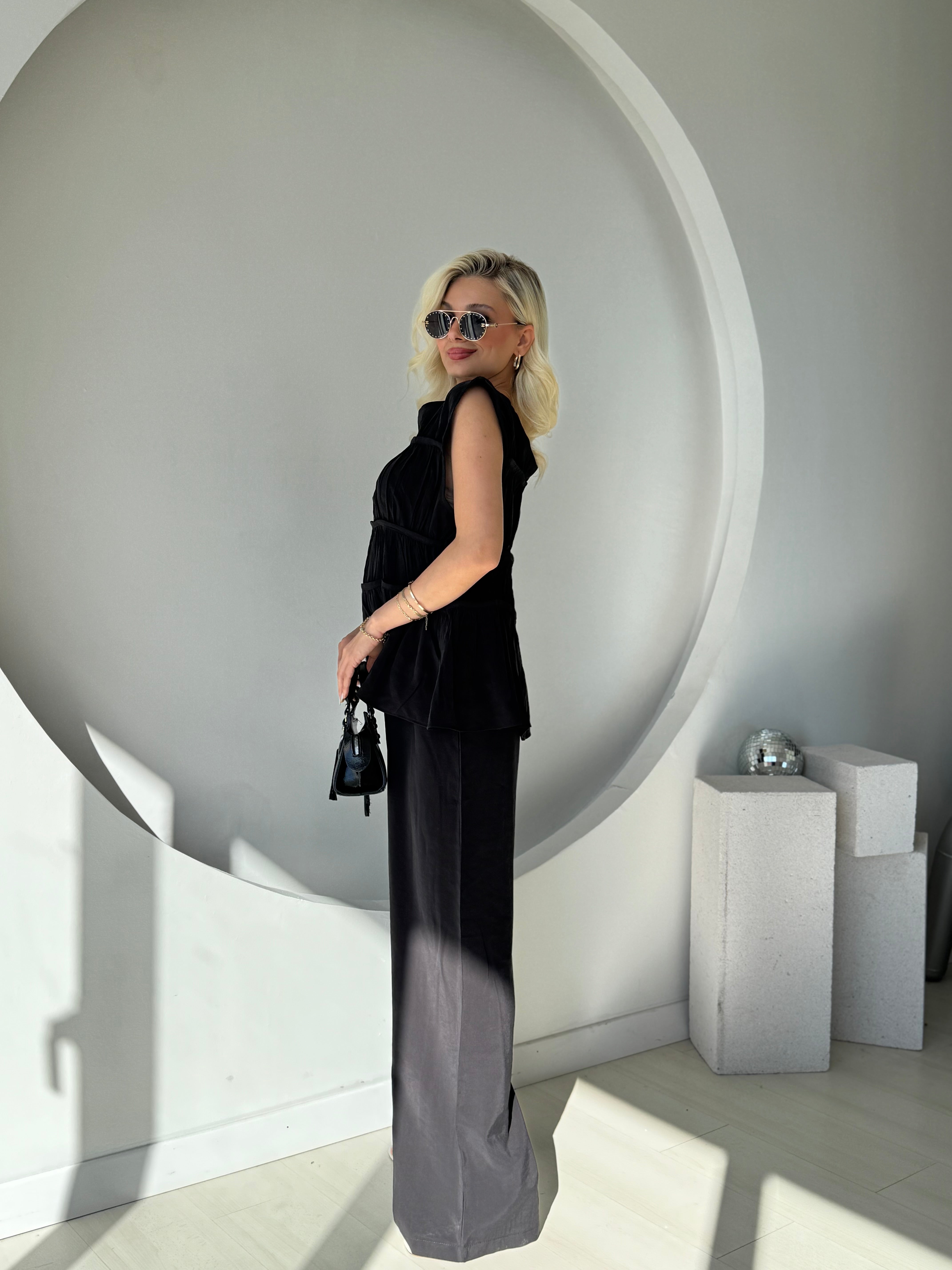 Siyah Nervürlü Bluz Pantolon Takım