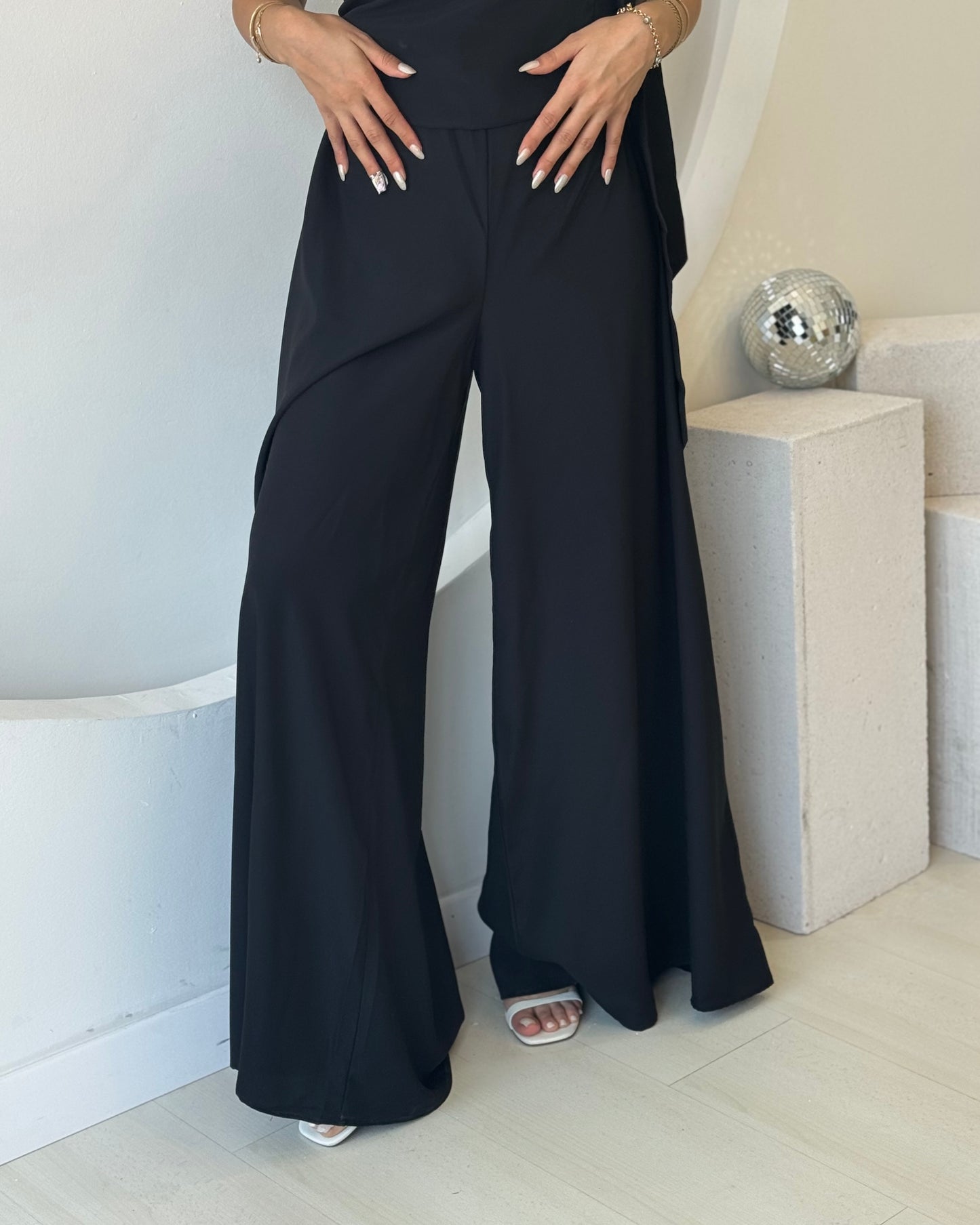 Siyah Straplez Bluz Geniş Paça Pantolon Takım