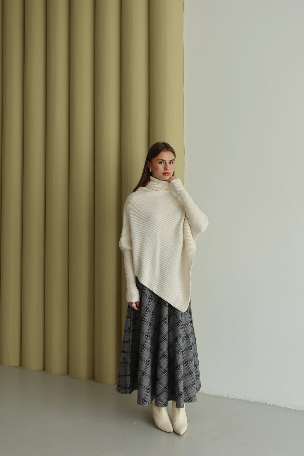 KREM ASİMETRİK KESİM BALIKÇI KAZAK