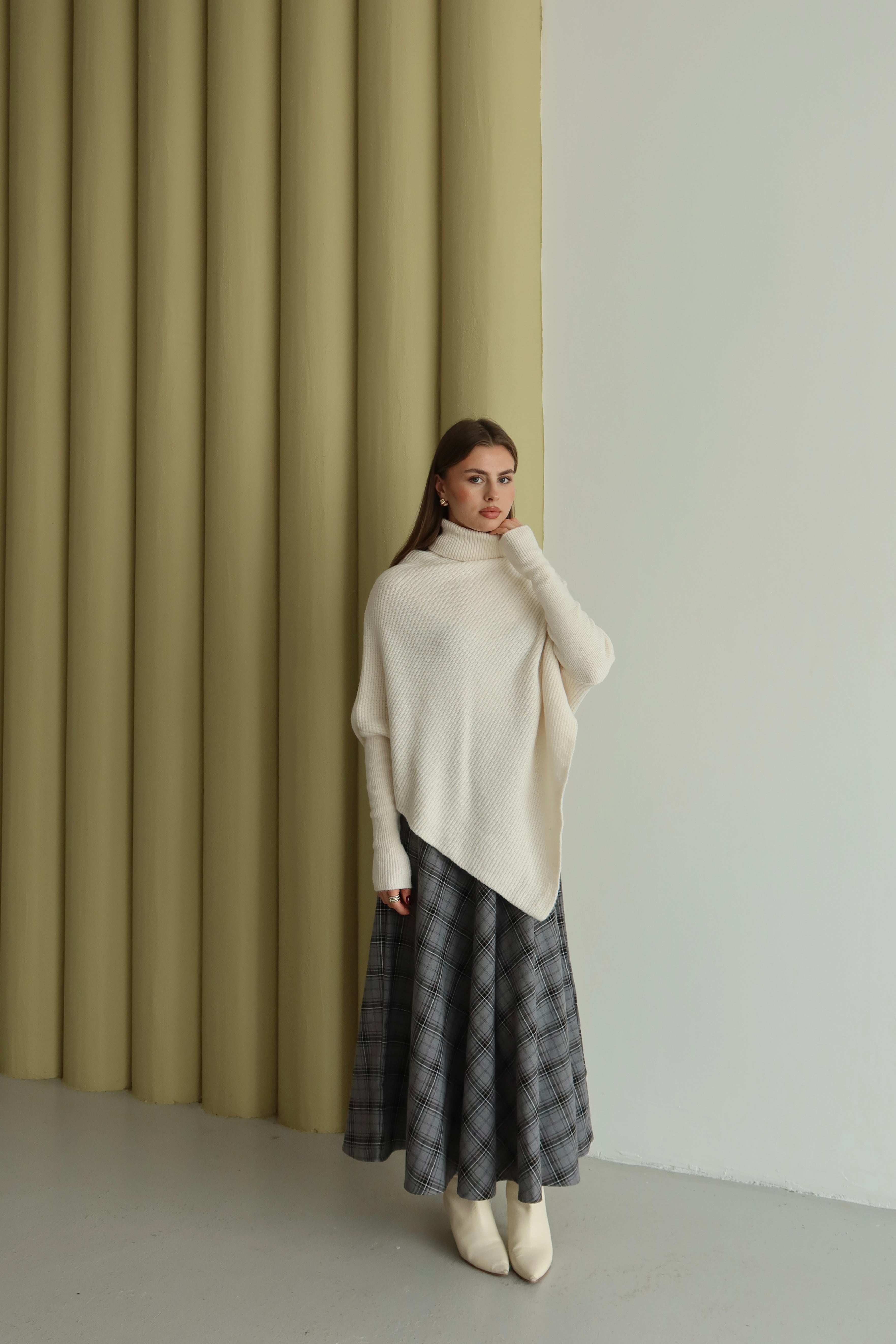 KREM ASİMETRİK KESİM BALIKÇI KAZAK