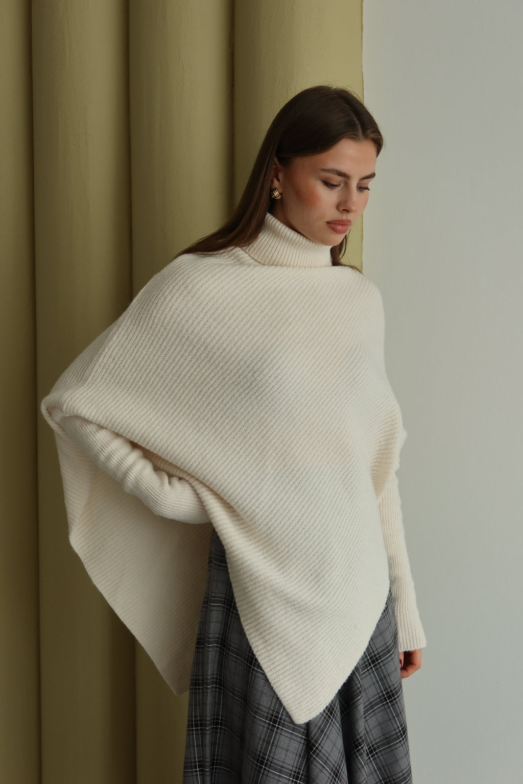 KREM ASİMETRİK KESİM BALIKÇI KAZAK