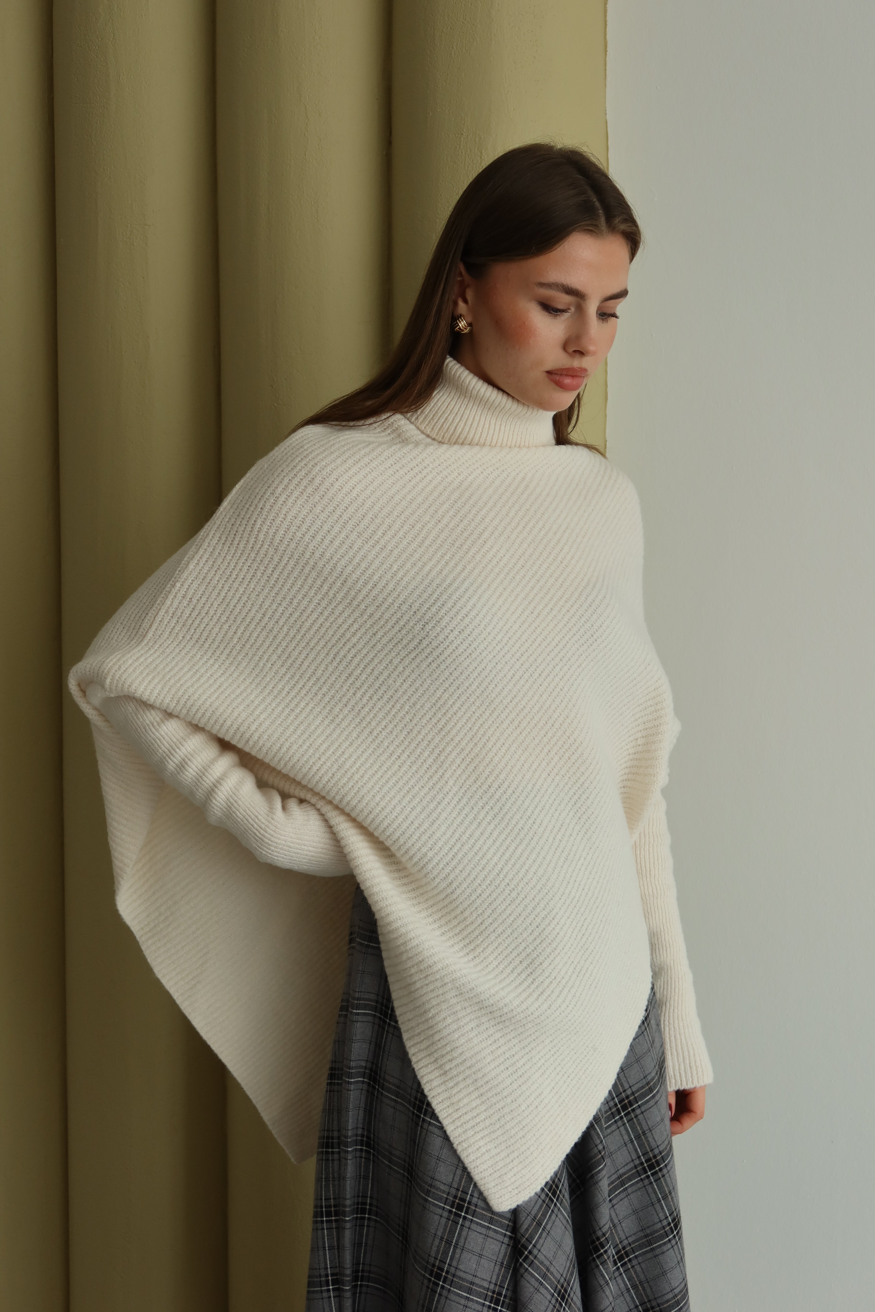 KREM ASİMETRİK KESİM BALIKÇI KAZAK