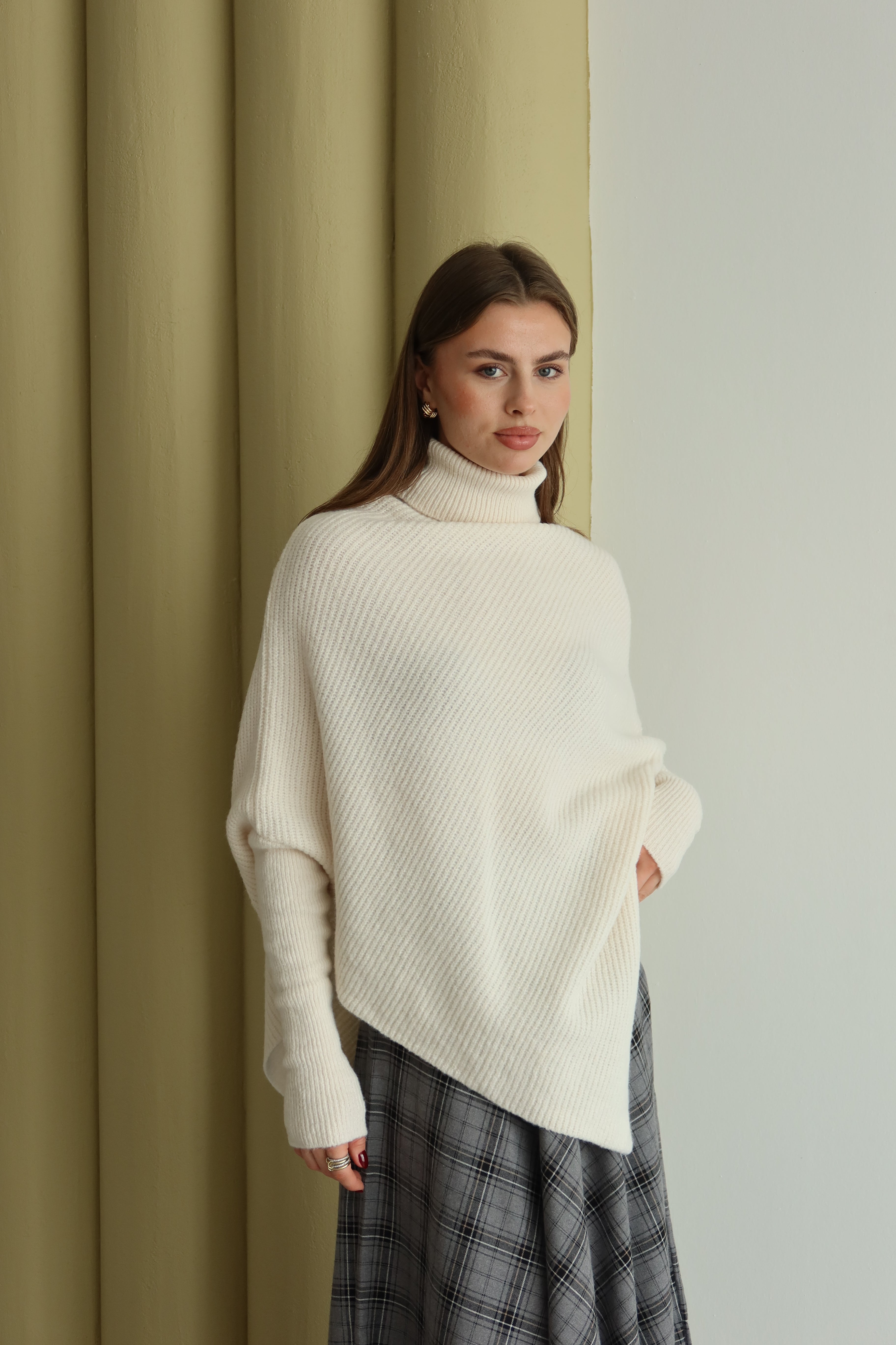 KREM ASİMETRİK KESİM BALIKÇI KAZAK