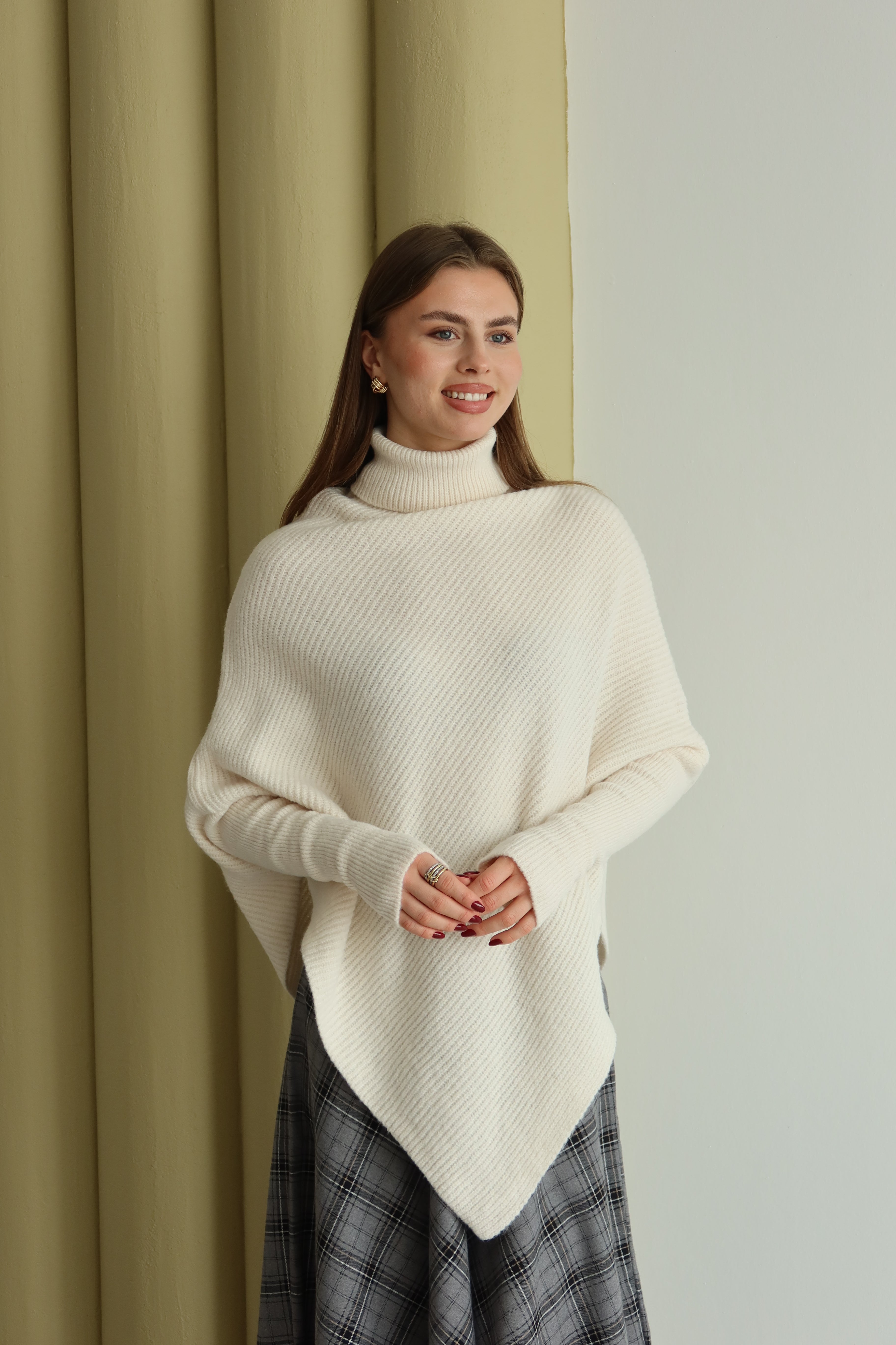 KREM ASİMETRİK KESİM BALIKÇI KAZAK