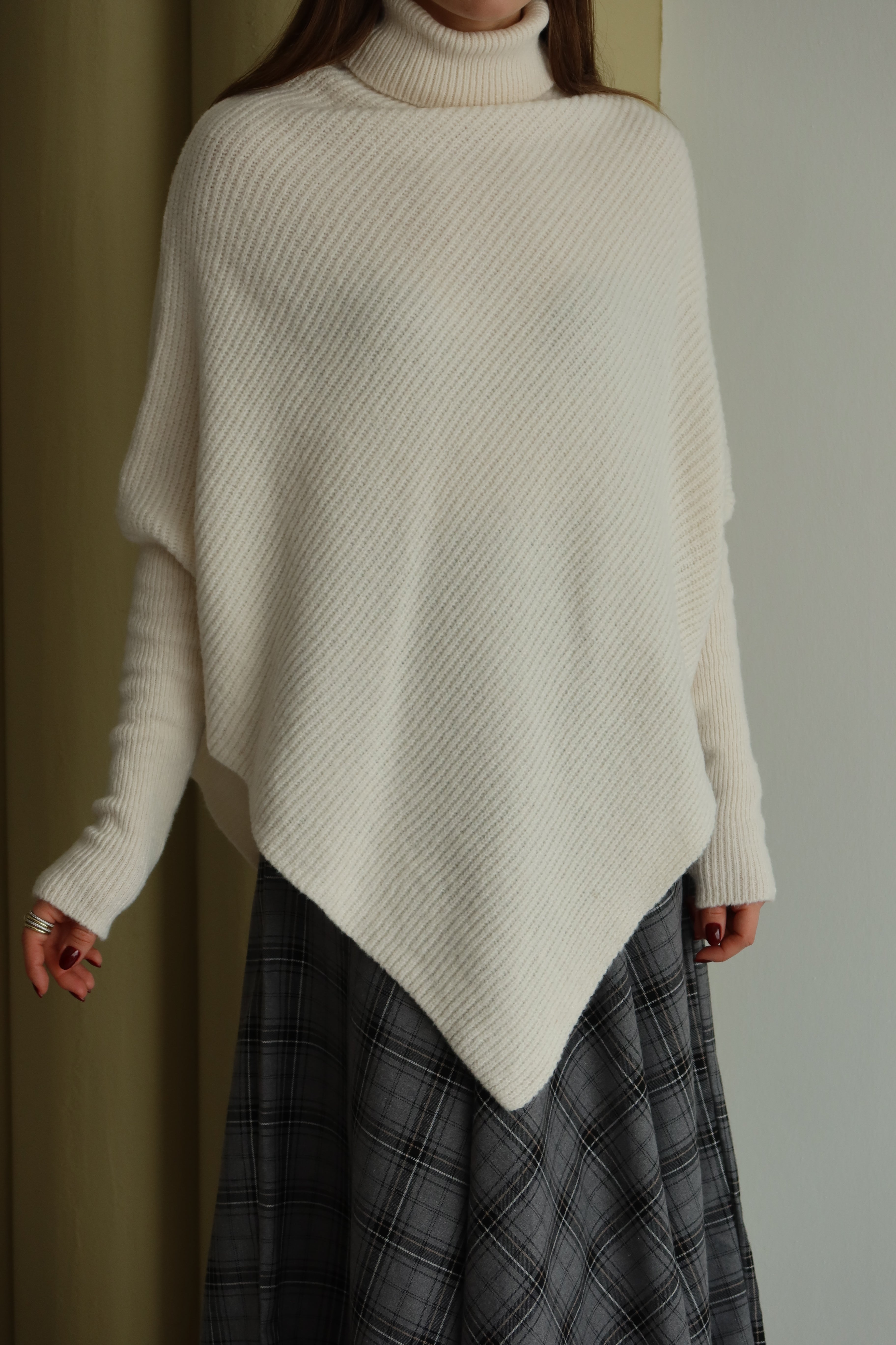 KREM ASİMETRİK KESİM BALIKÇI KAZAK