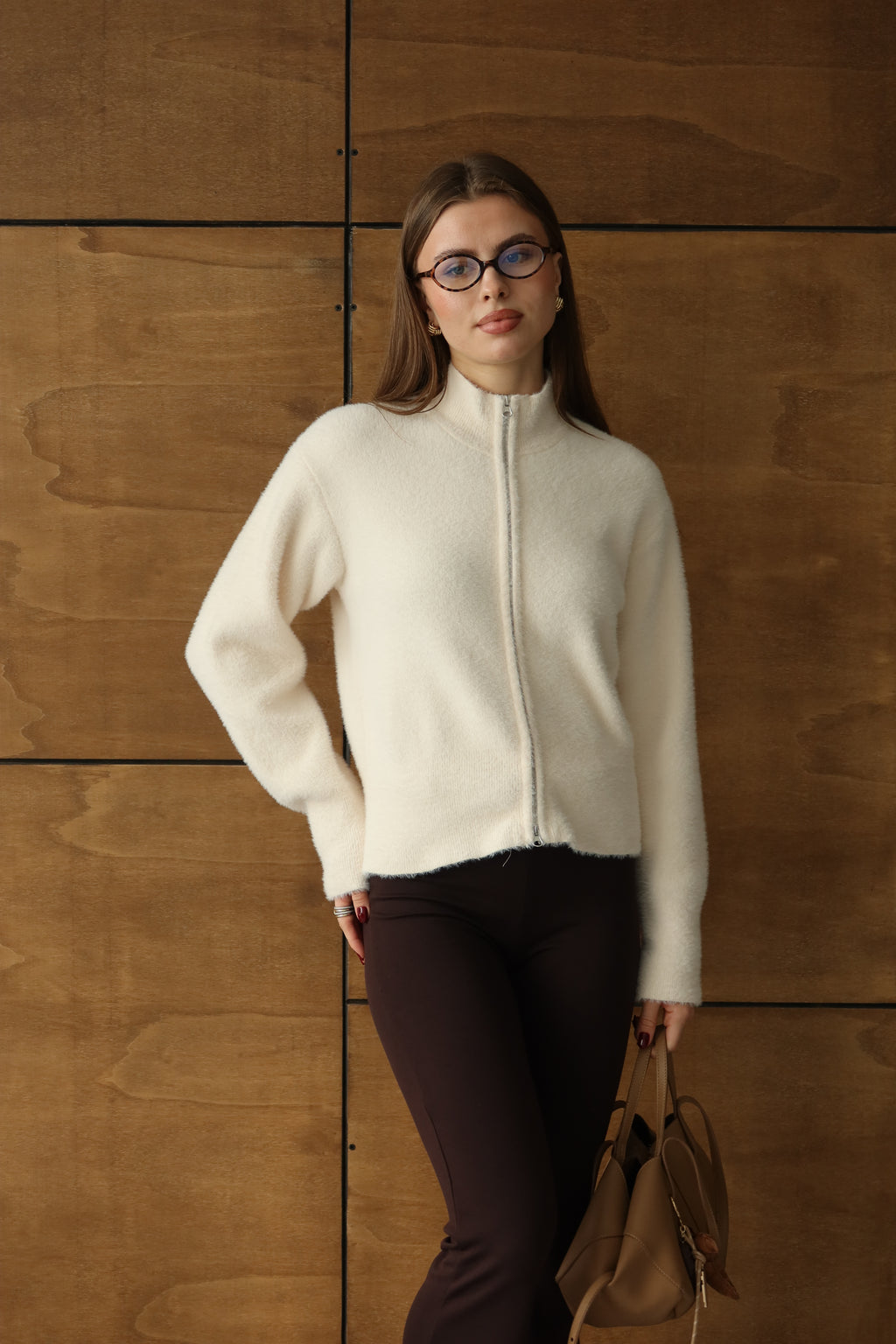 KREM DİK YAKA FERMUAR DETAYLI HIRKA