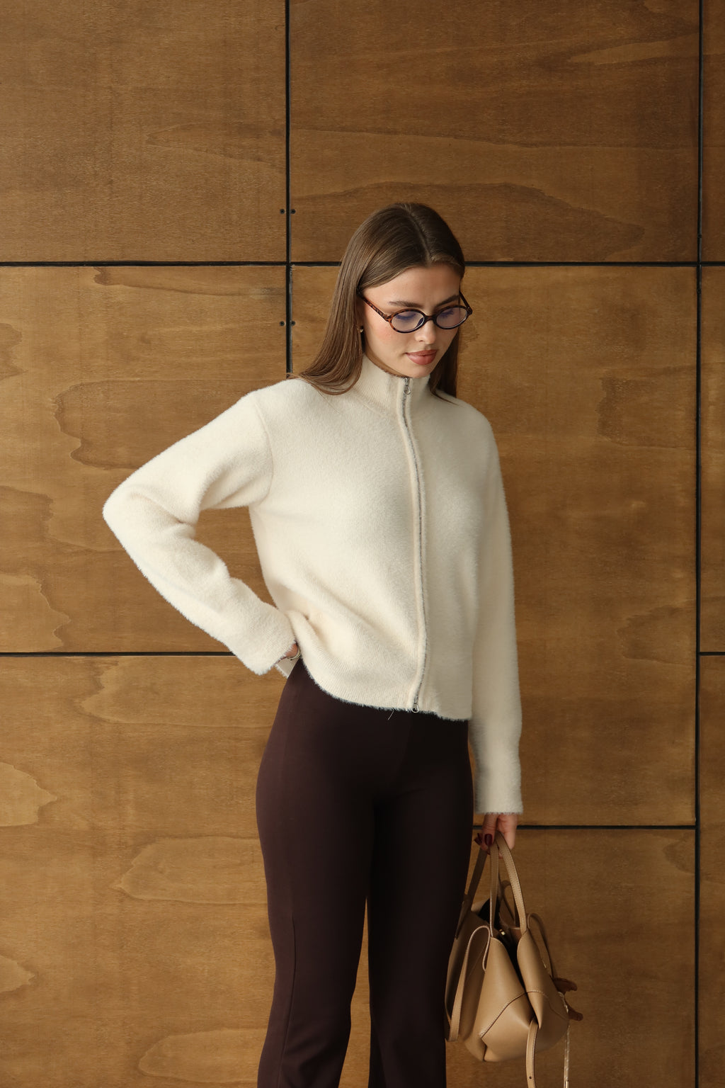 KREM DİK YAKA FERMUAR DETAYLI HIRKA