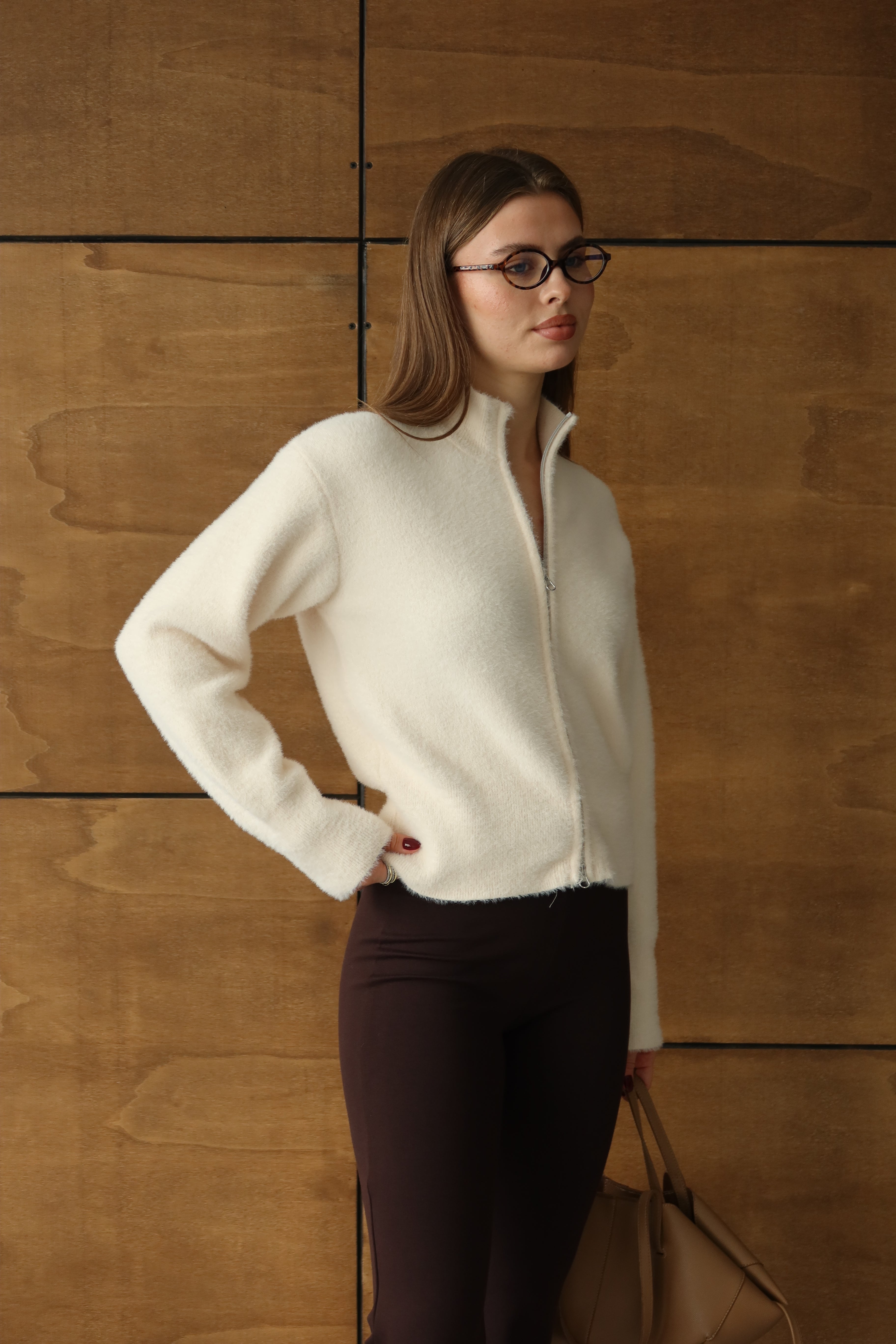 KREM DİK YAKA FERMUAR DETAYLI HIRKA