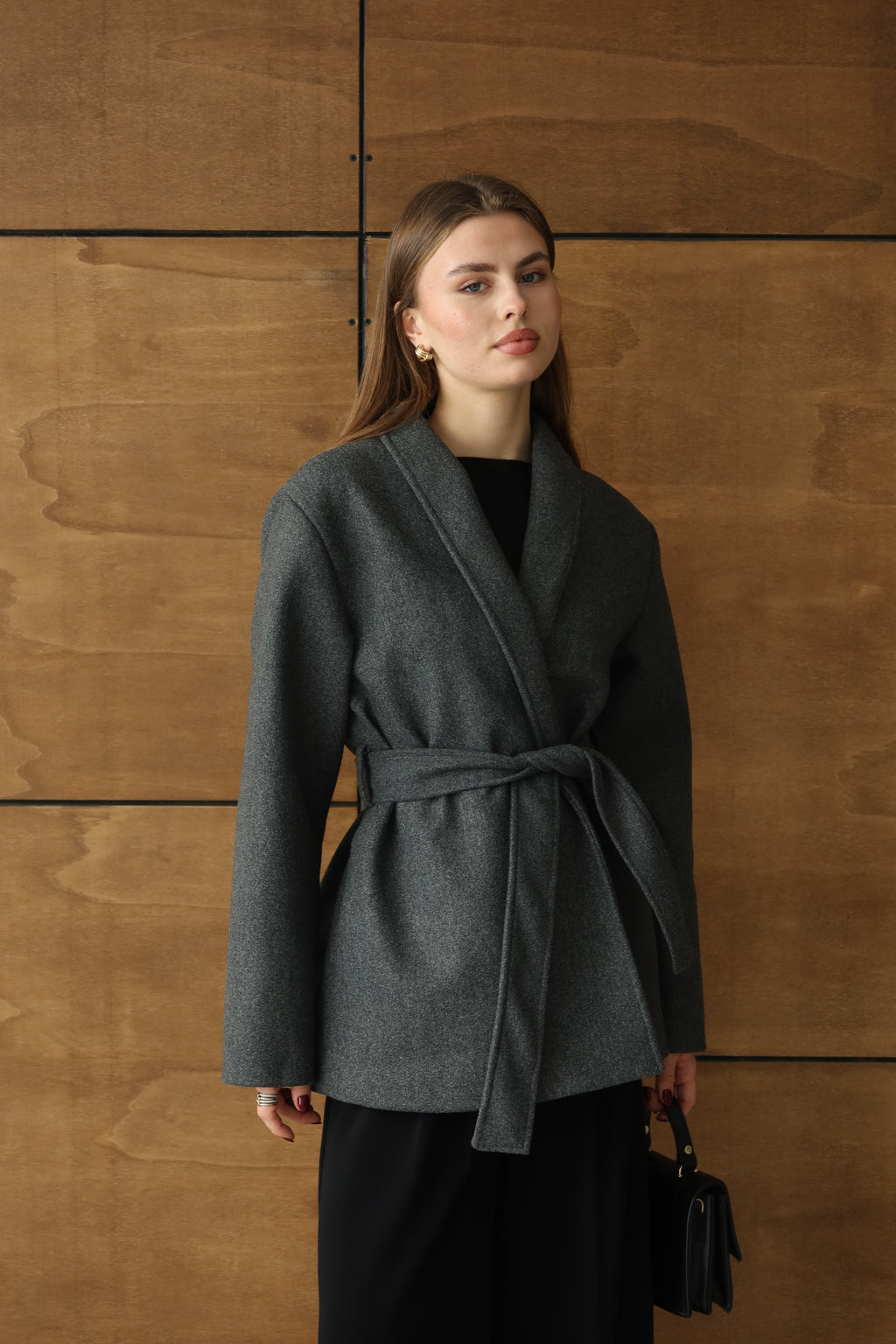 ANTRASİT KUŞAKLI DİK YAKA KAŞE KABAN