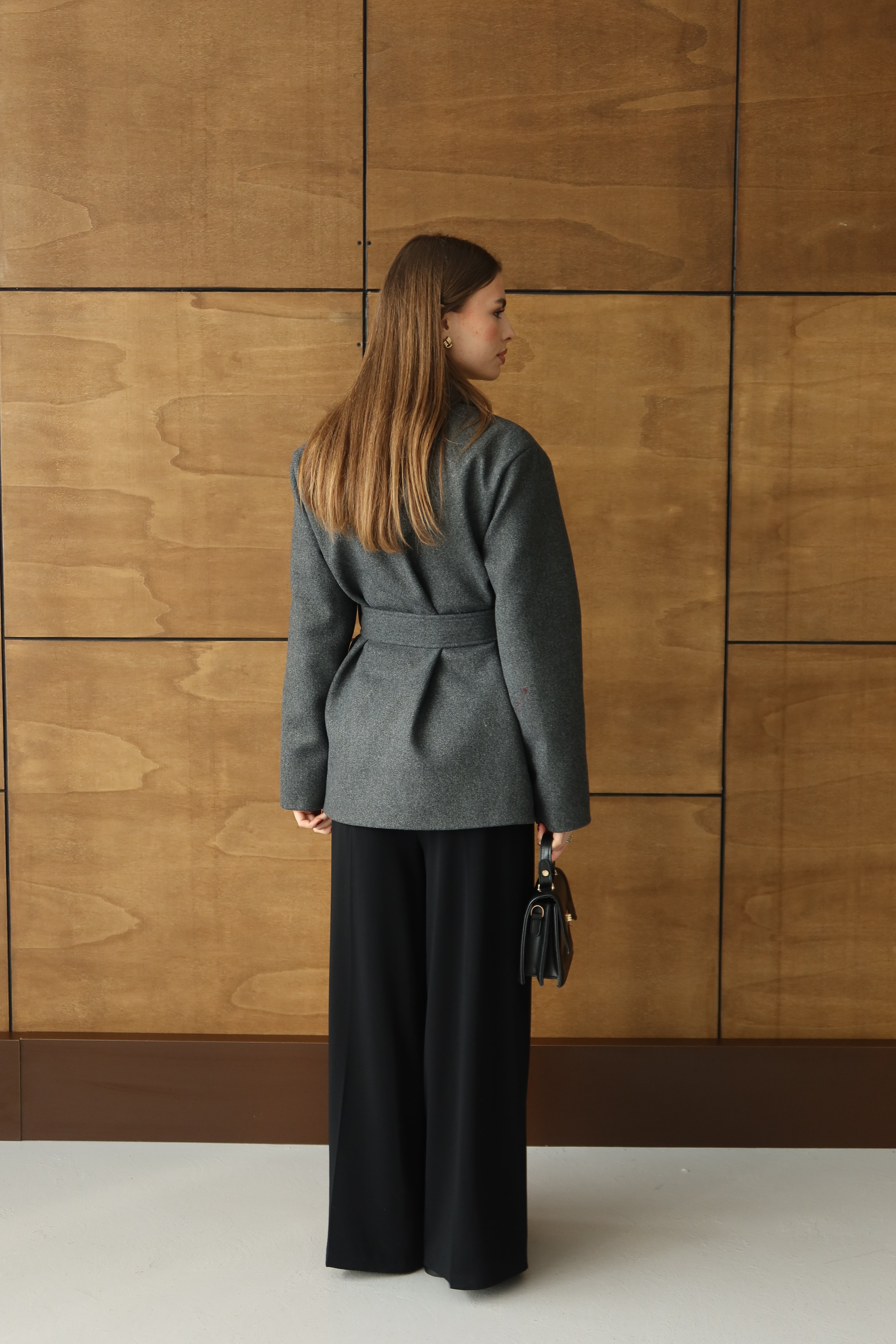 ANTRASİT KUŞAKLI DİK YAKA KAŞE KABAN