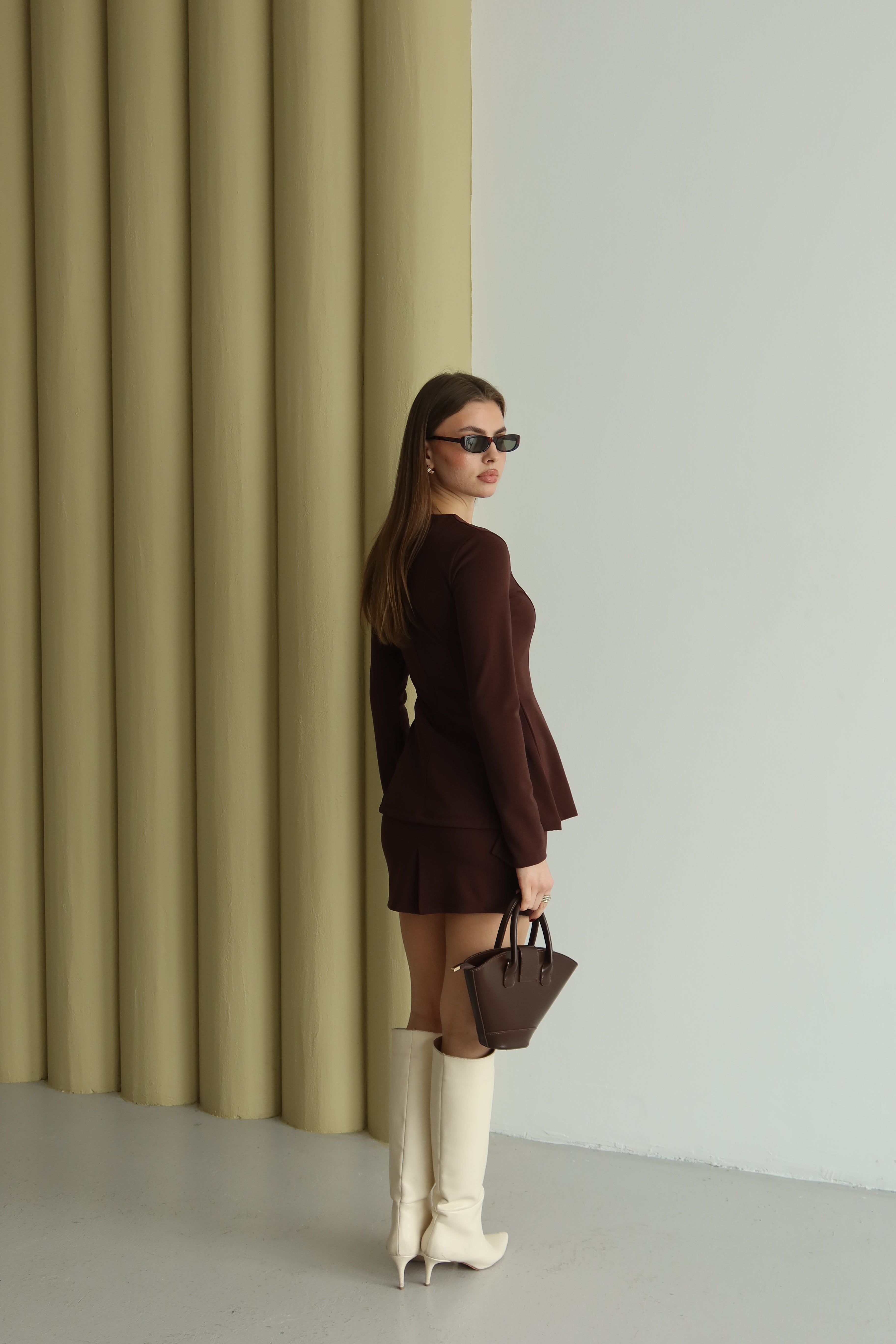 KAHVERENGİ BLUZ ETEK TAKIM