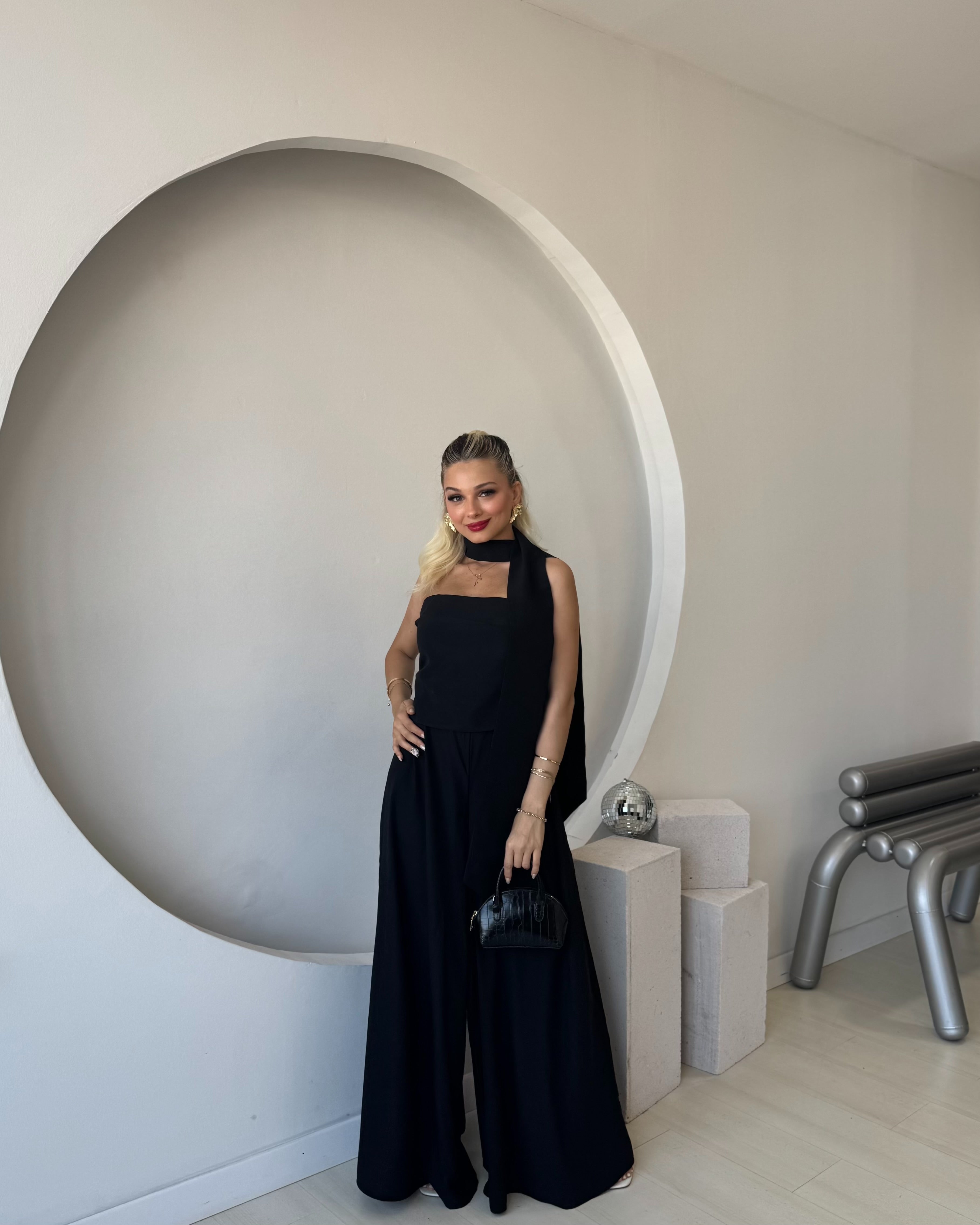 Siyah Straplez Bluz Geniş Paça Pantolon Takım