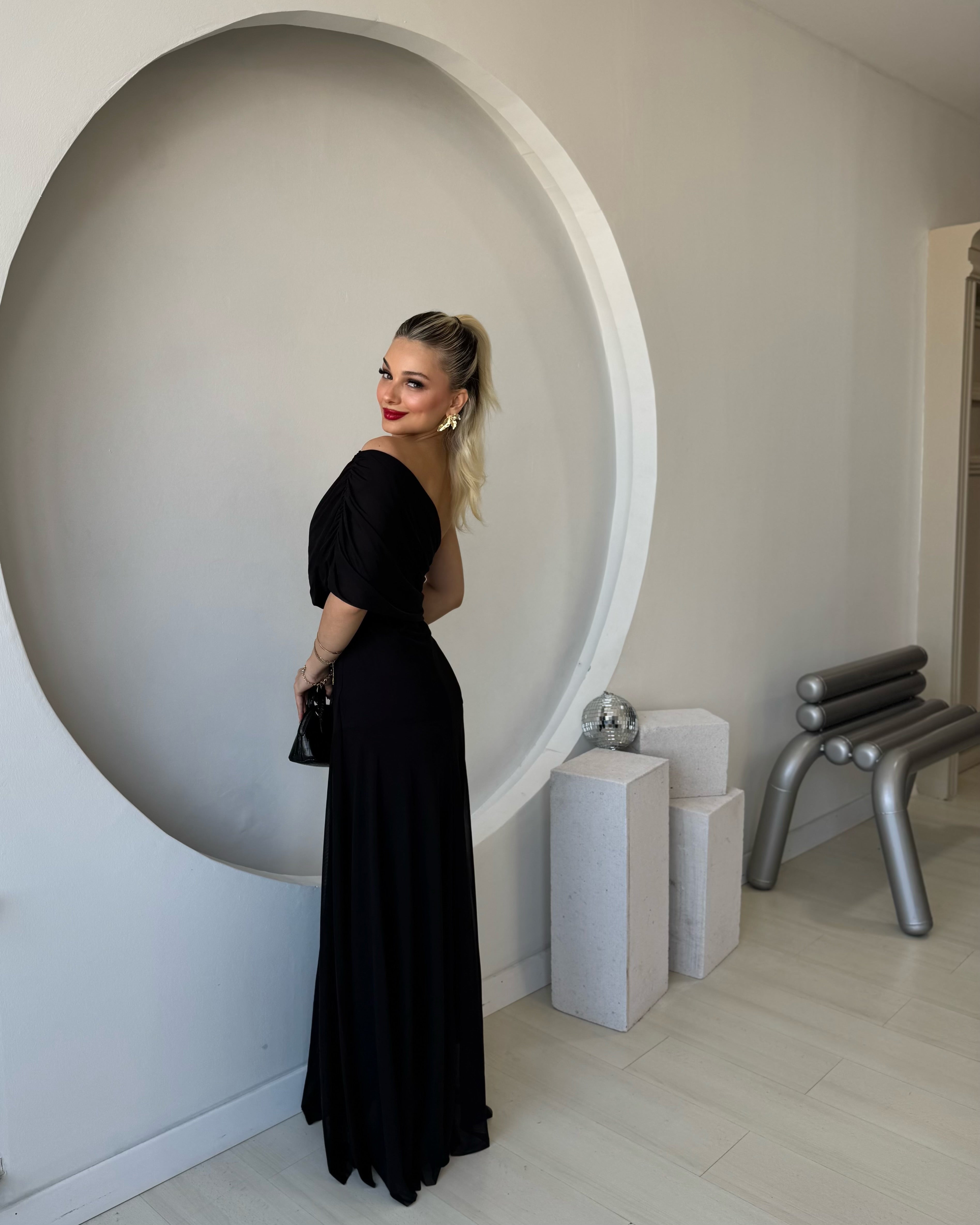 Siyah Tek Omuz Astarlı Tül Elbise