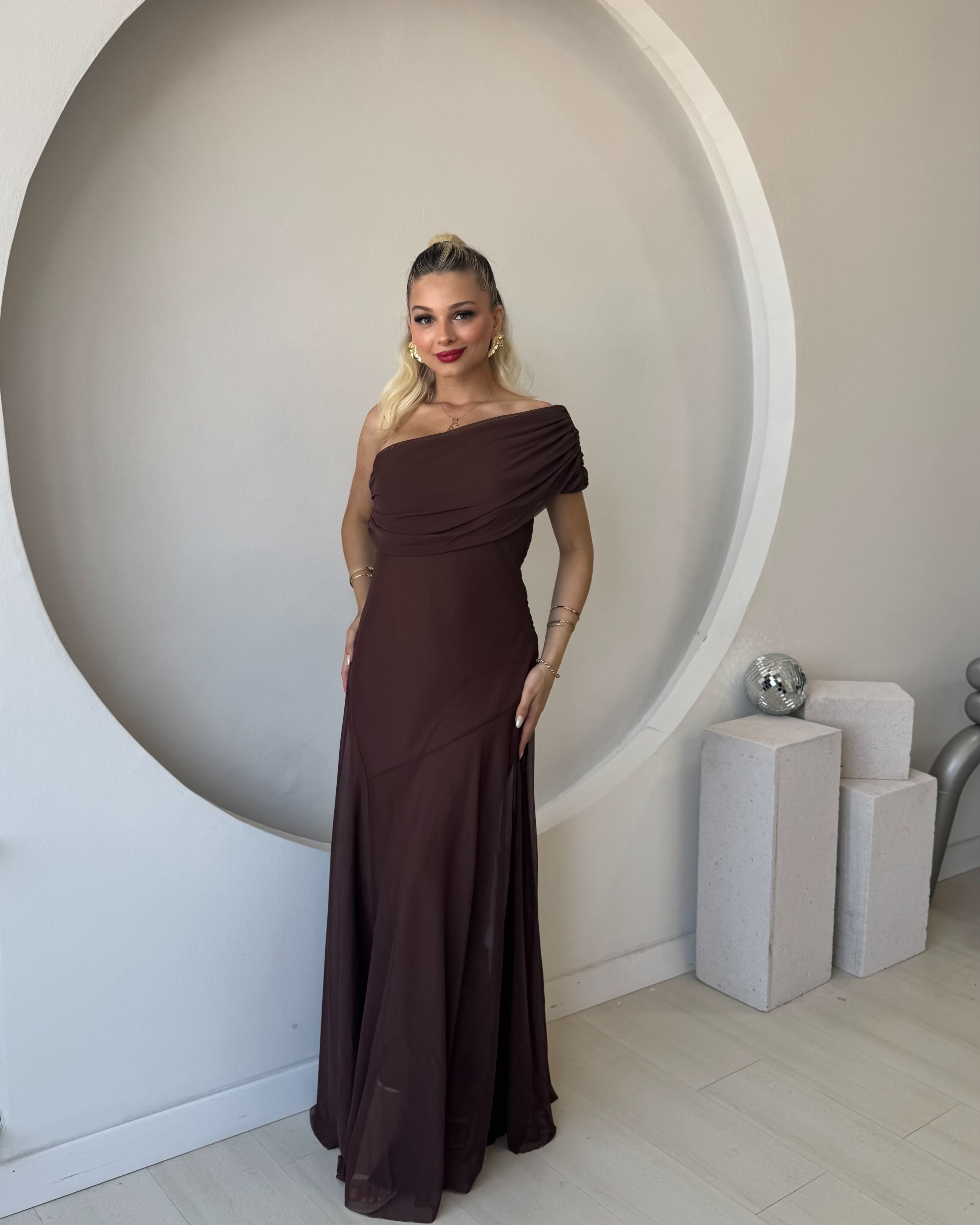 Kahverengi Tek Omuz Astarlı Tül Elbise