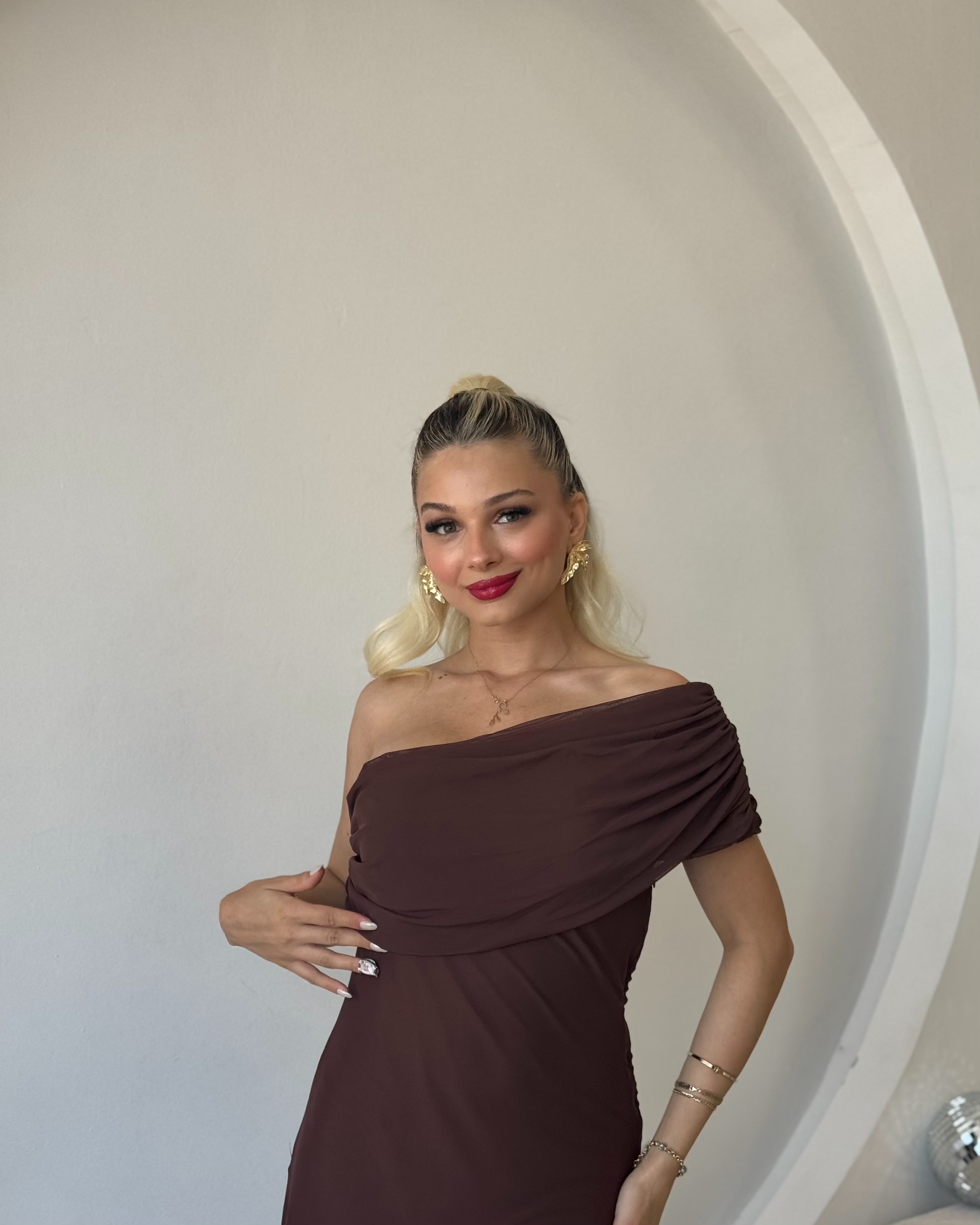 Kahverengi Tek Omuz Astarlı Tül Elbise