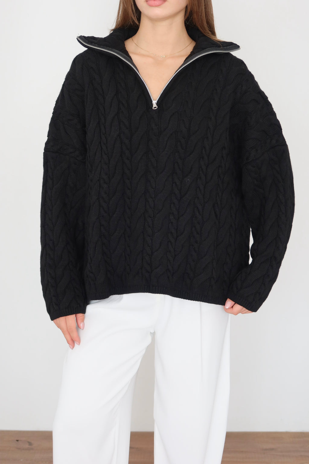 Siyah Yakası Fermuarlı Saç Örgü Oversize Kazak