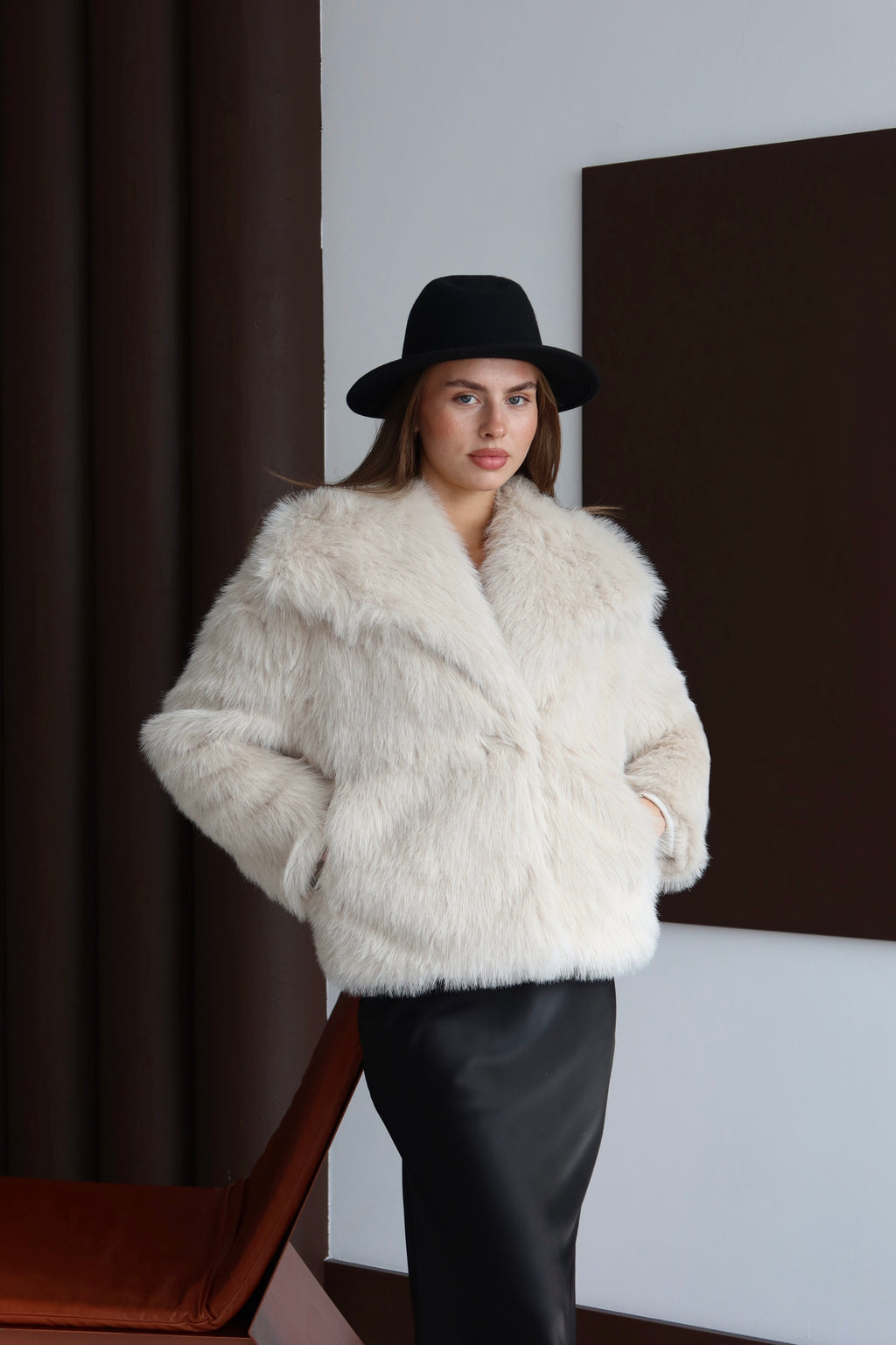 Krem Yumuşak Dokulu Astarlı Kürklü Mont